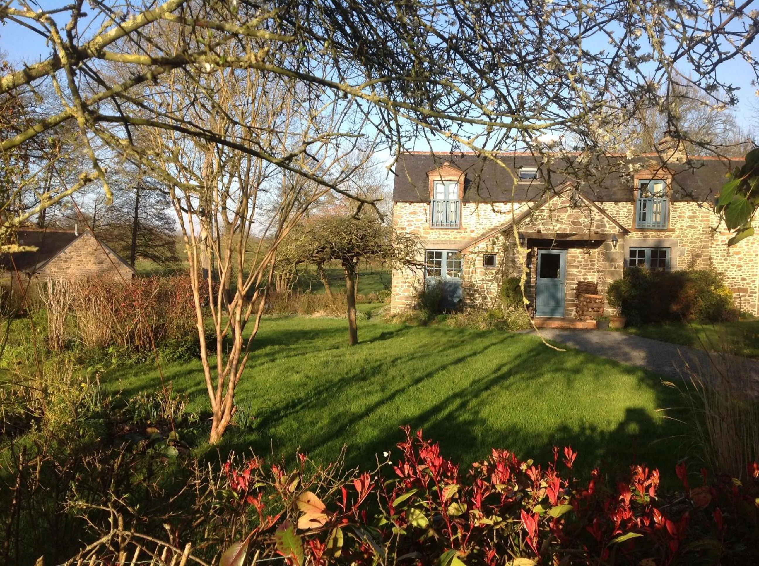 Facade/entrance in Au Pont Ricoul