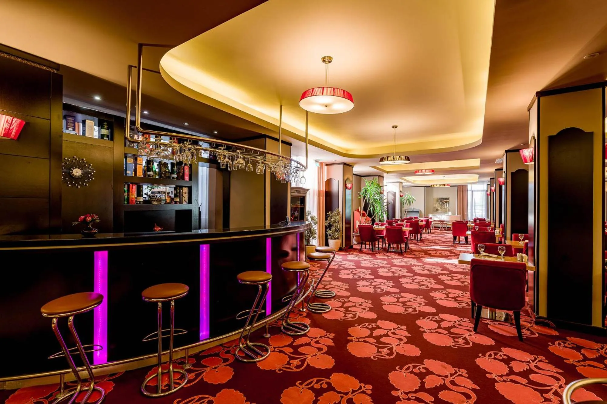 Restaurant/places to eat in RIN Airport Hotel