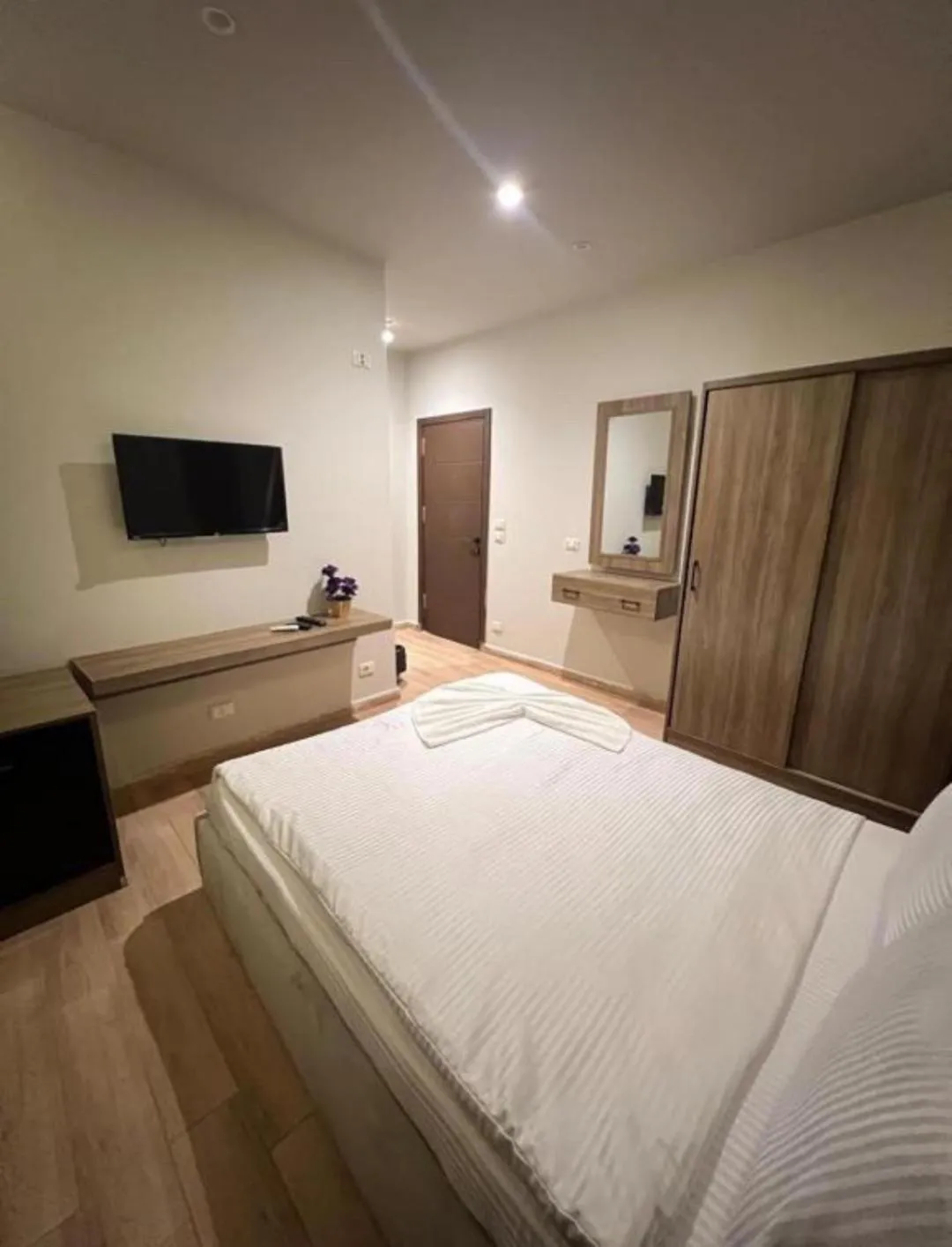 Bed in Pyramids Family Inn