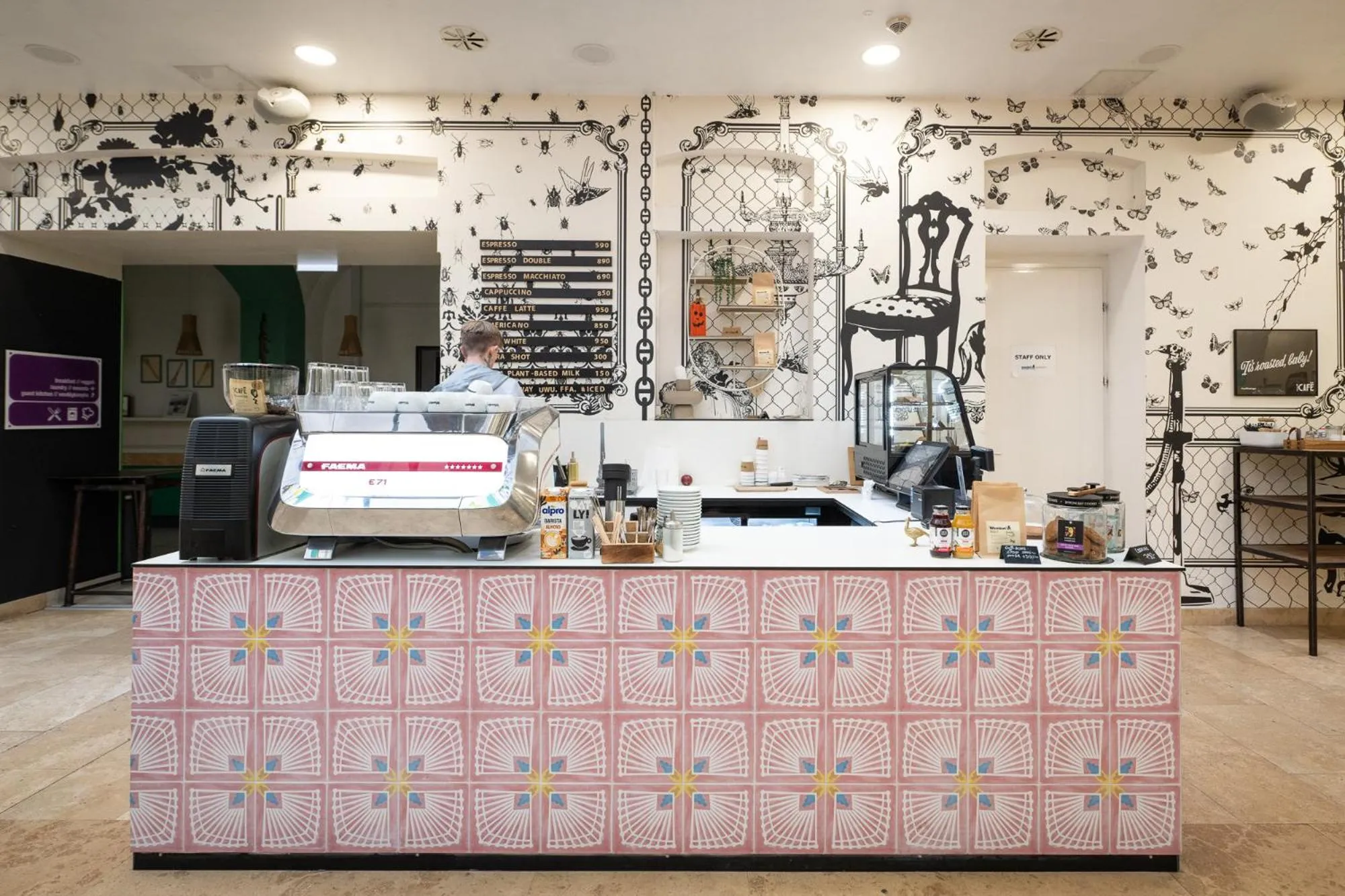 Coffee/tea facilities in Wombat's City Hostel Budapest