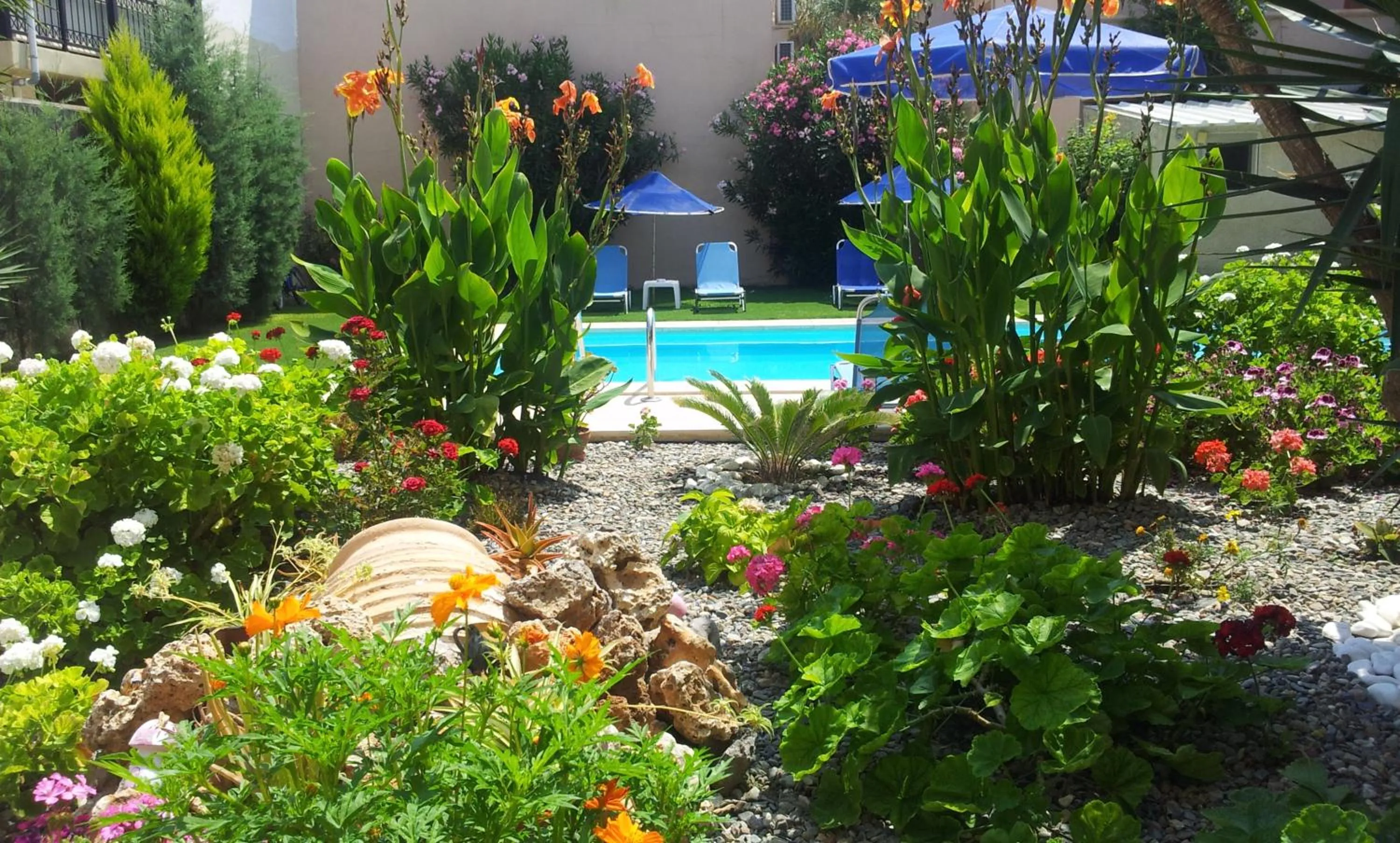 Nicolas Studios & Apartments