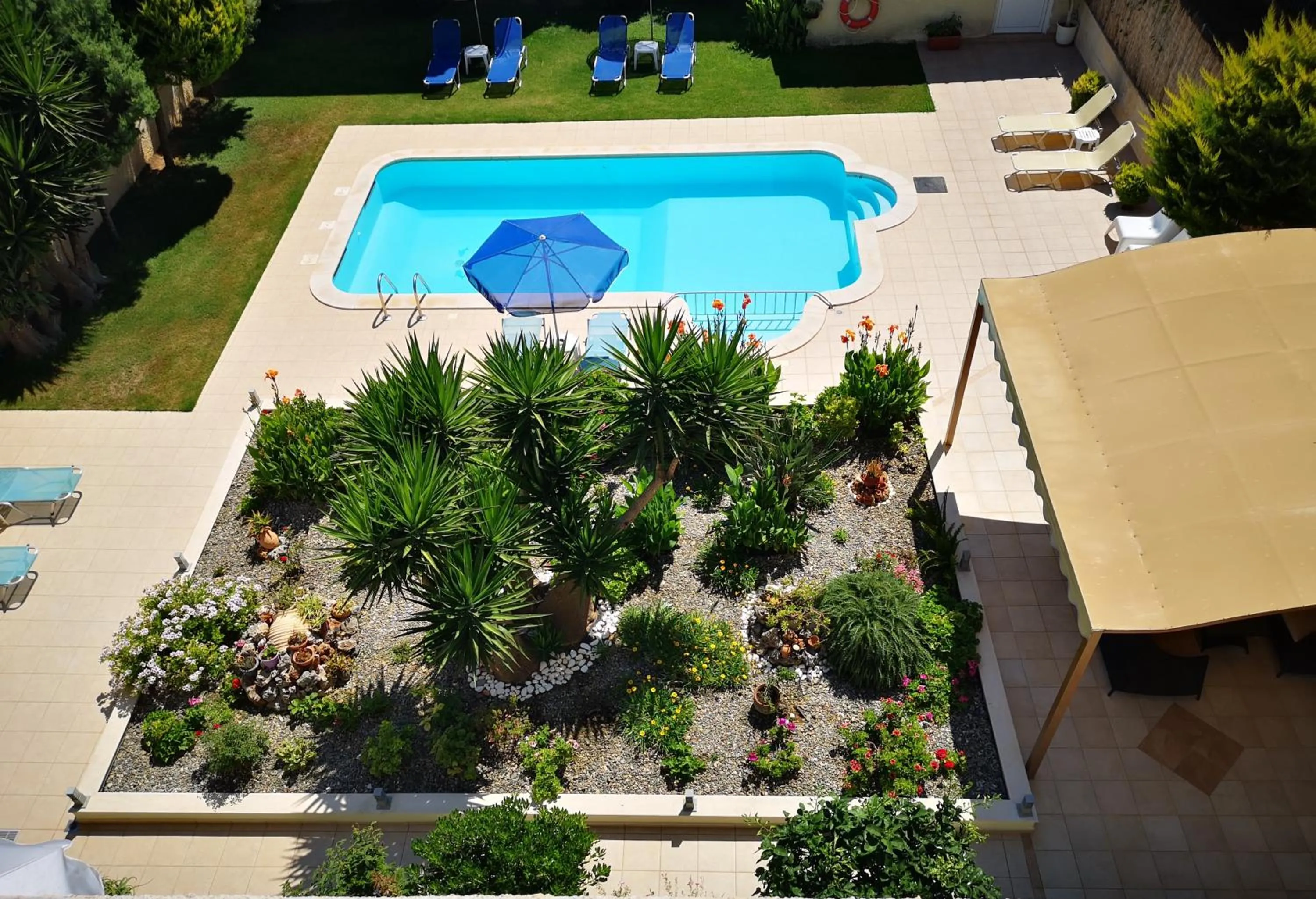 Nicolas Studios & Apartments