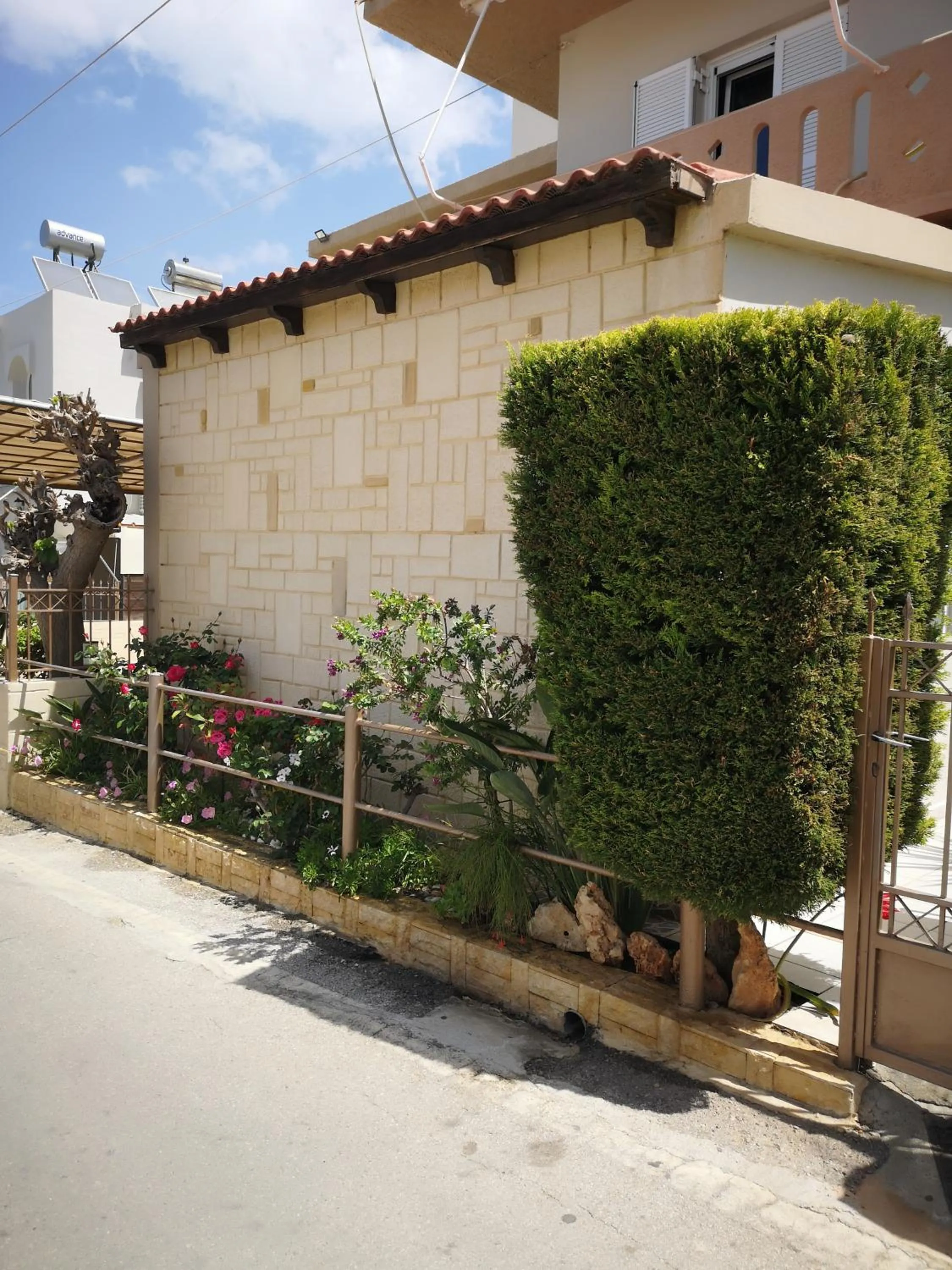 Nicolas Studios & Apartments