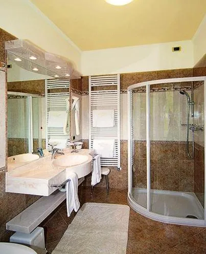 Bathroom in Hotel Europa