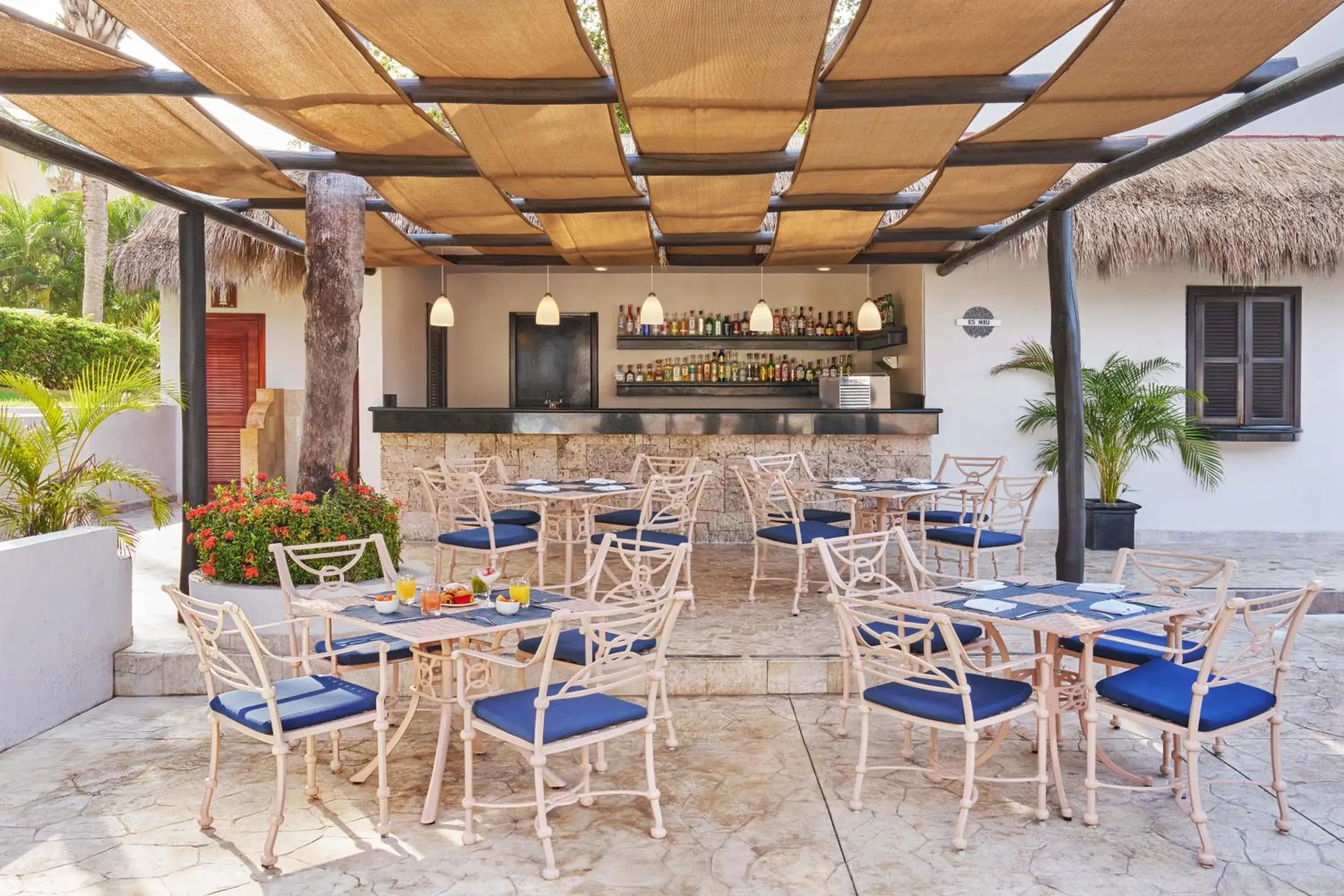 Lounge or bar in Family Selection at Grand Palladium Vallarta Resort & Spa - All Inclusive Lounge or bar in Family Selection at Grand Palladium Vallarta Resort & Spa - All Inclusive