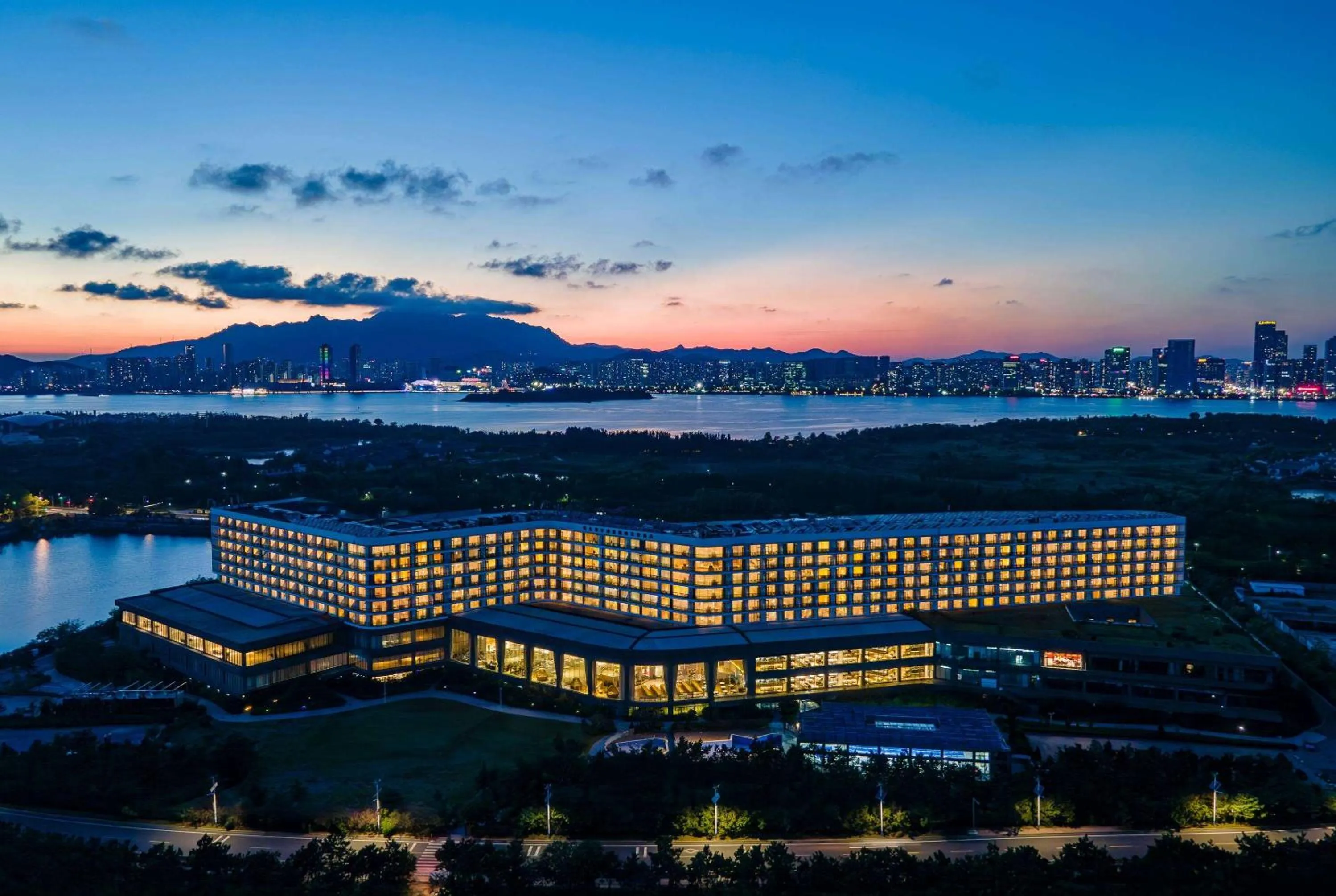 Property building in Wyndham Grand Qingdao