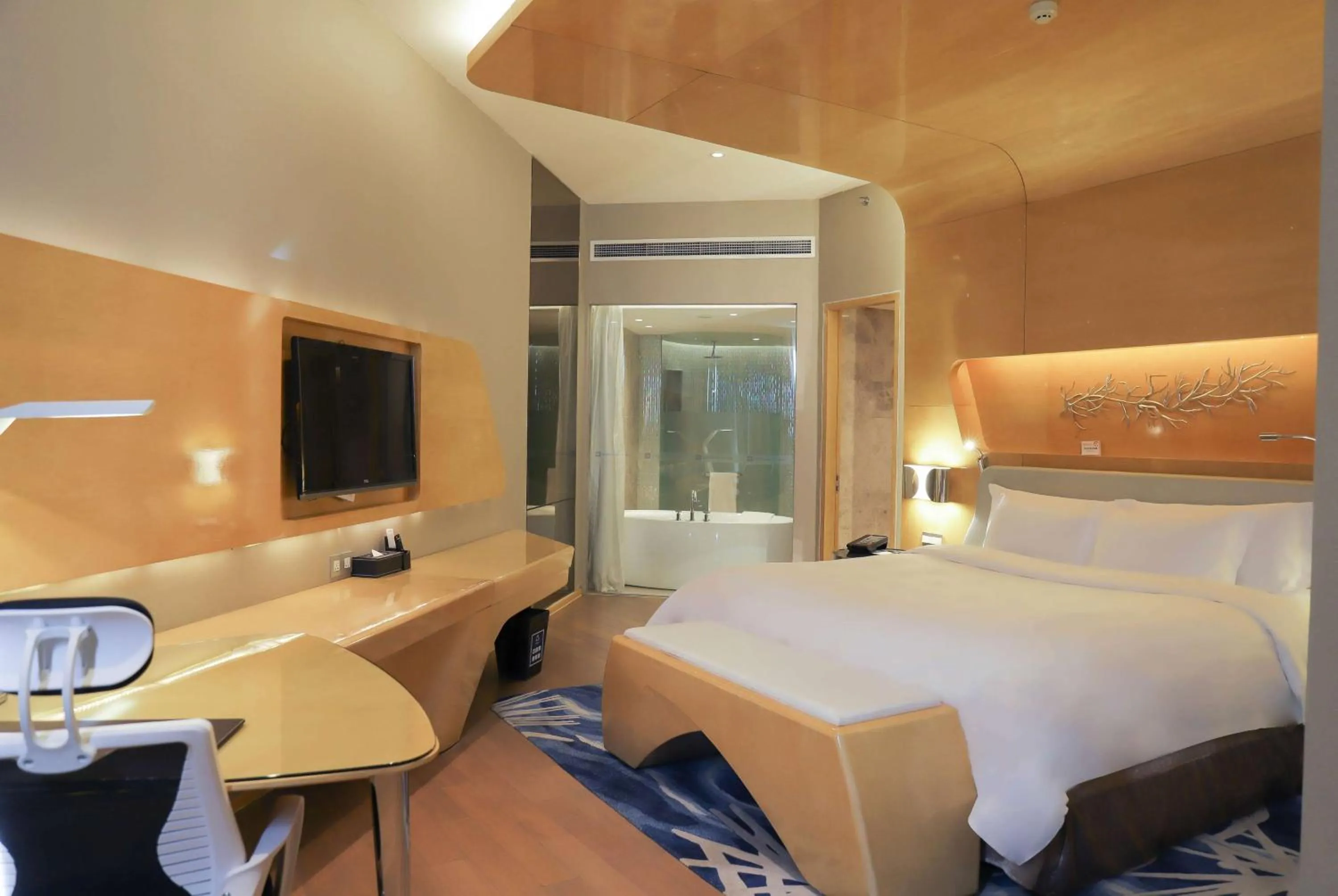 Photo of the whole room, Bed in Wyndham Grand Qingdao