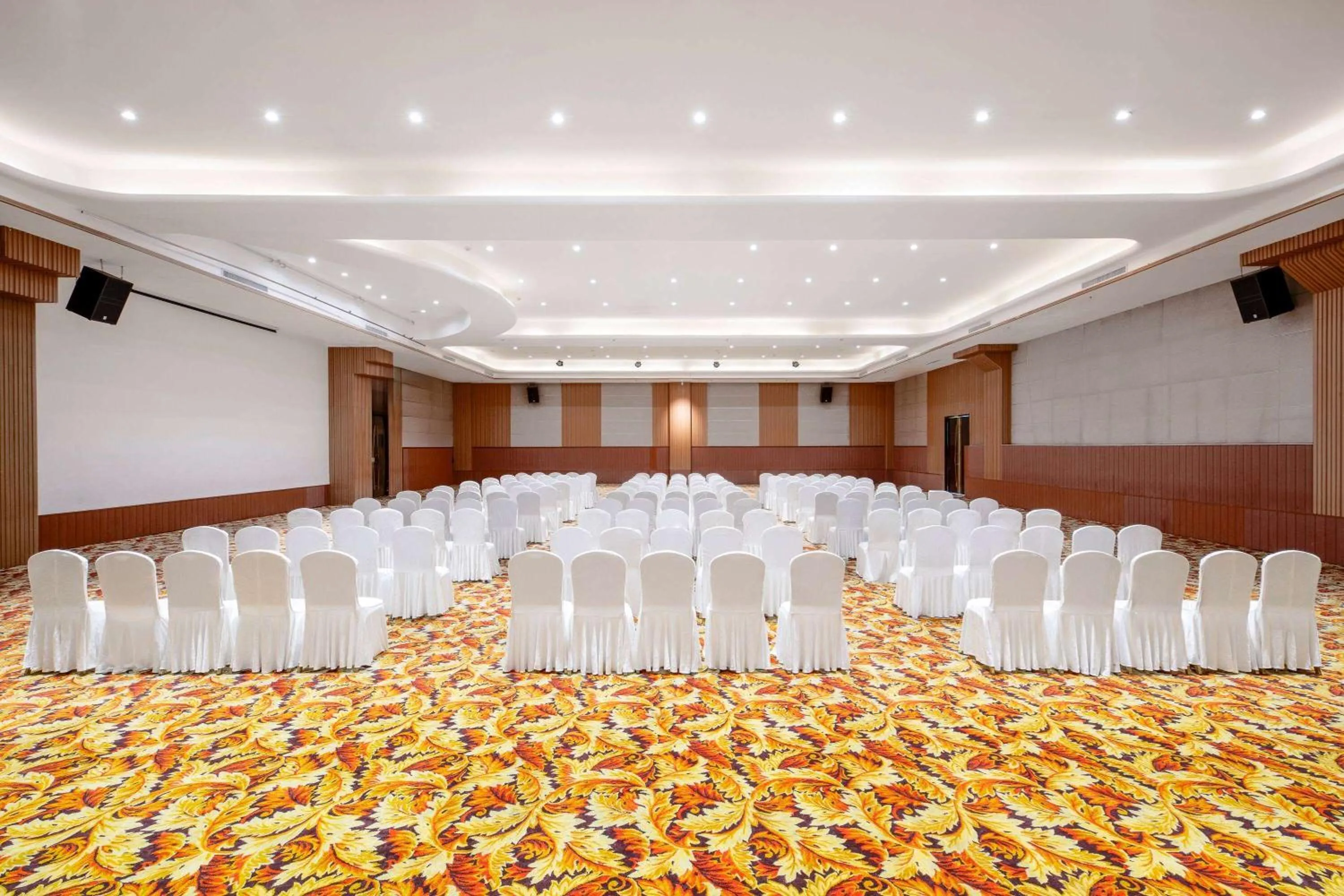 Meeting/conference room in Wyndham Grand Qingdao