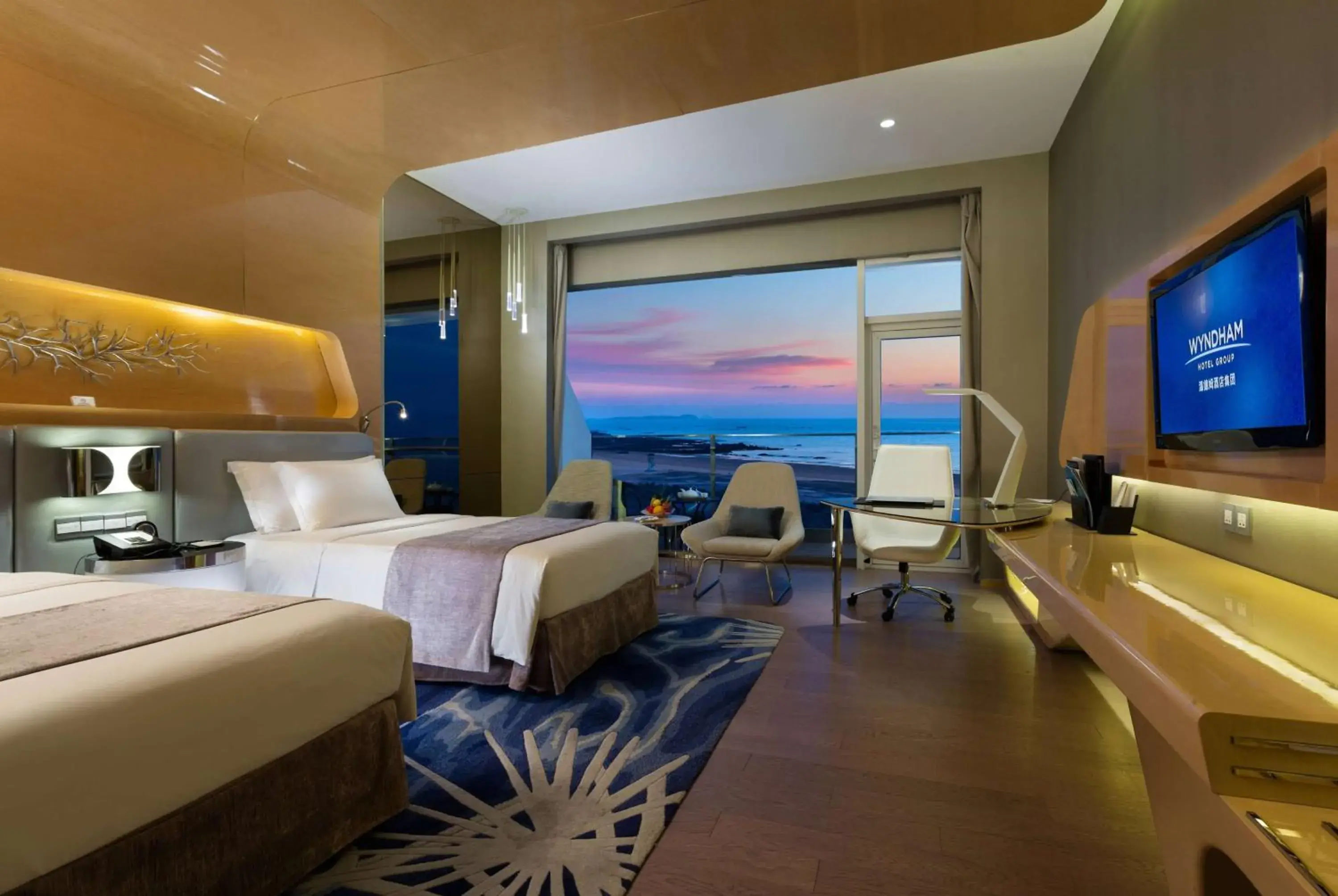 Photo of the whole room, Bed in Wyndham Grand Qingdao Photo of the whole room, Bed in Wyndham Grand Qingdao