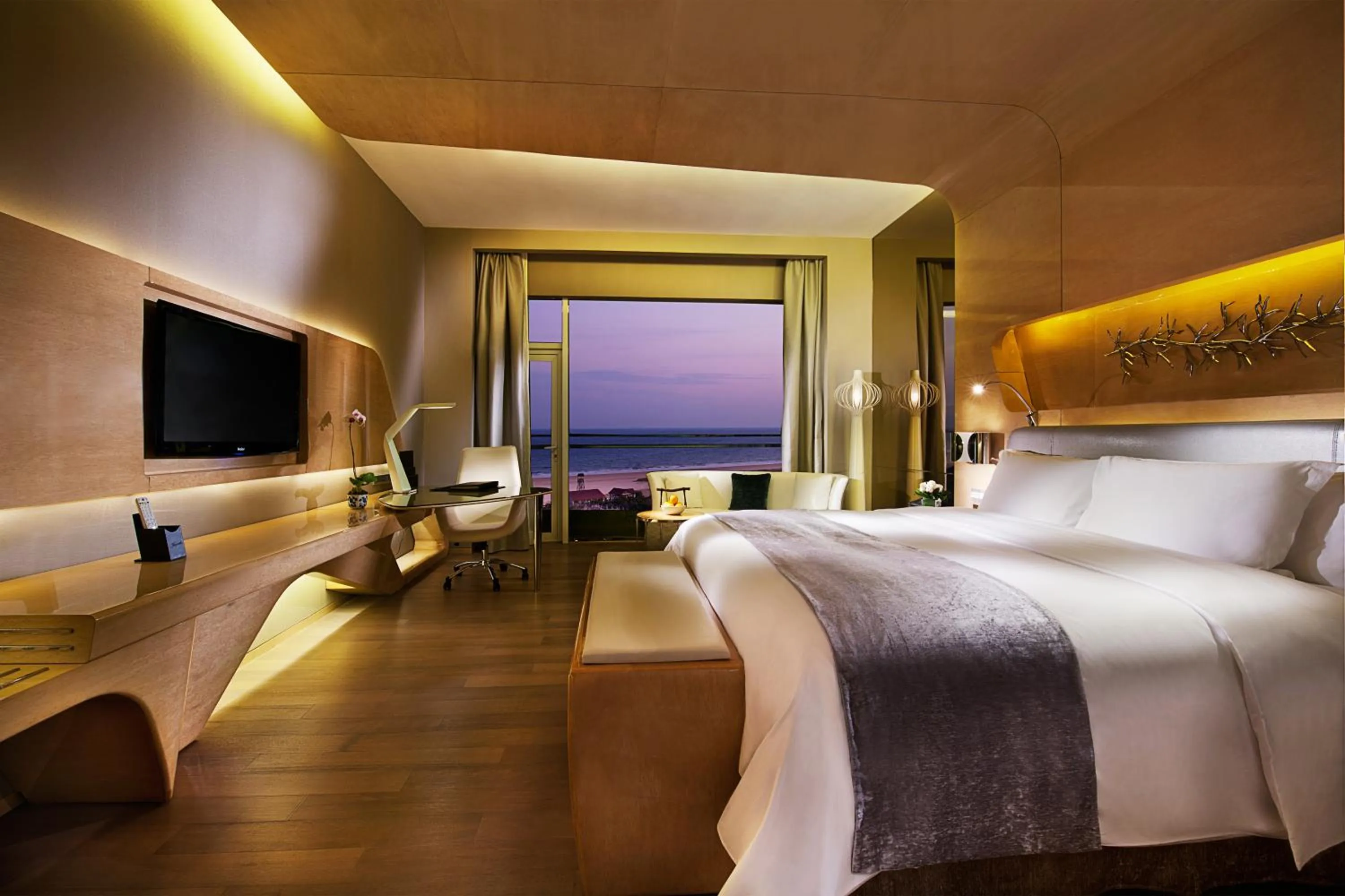 Photo of the whole room, Bed in Wyndham Grand Qingdao