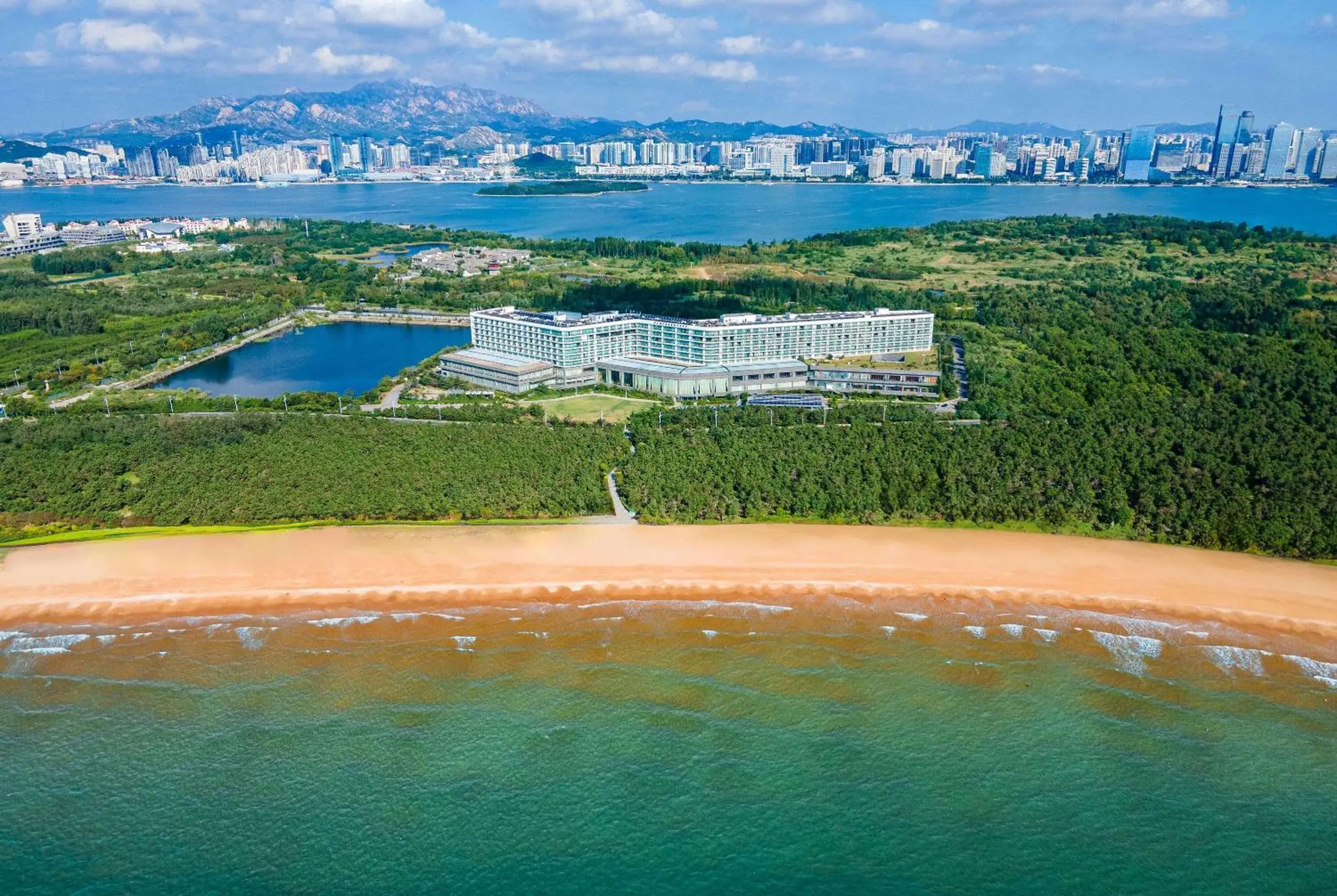 Property building in Wyndham Grand Qingdao Property building in Wyndham Grand Qingdao