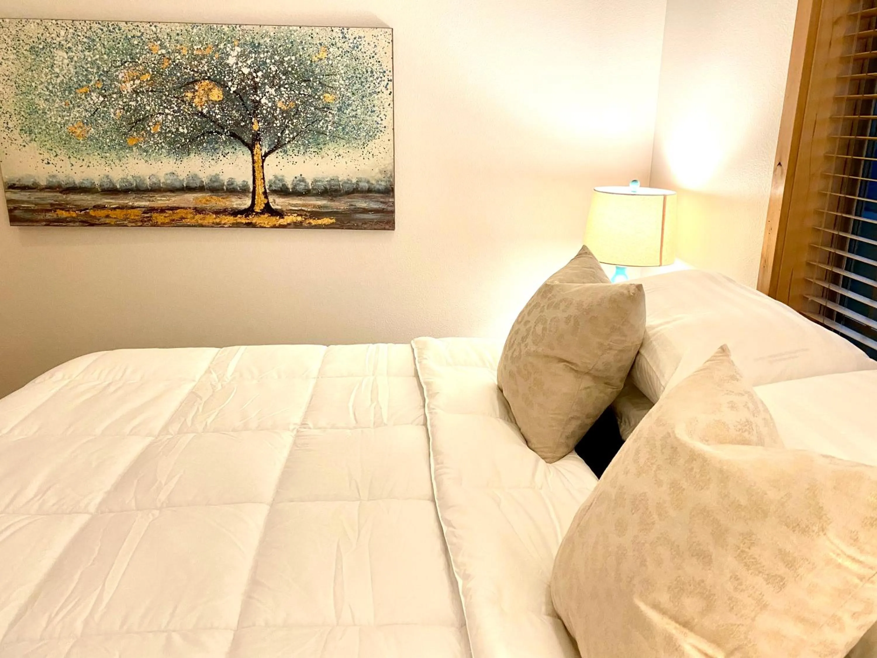 Bedroom, Bed in The Raspberry Garden Luxury Hotel & Suites