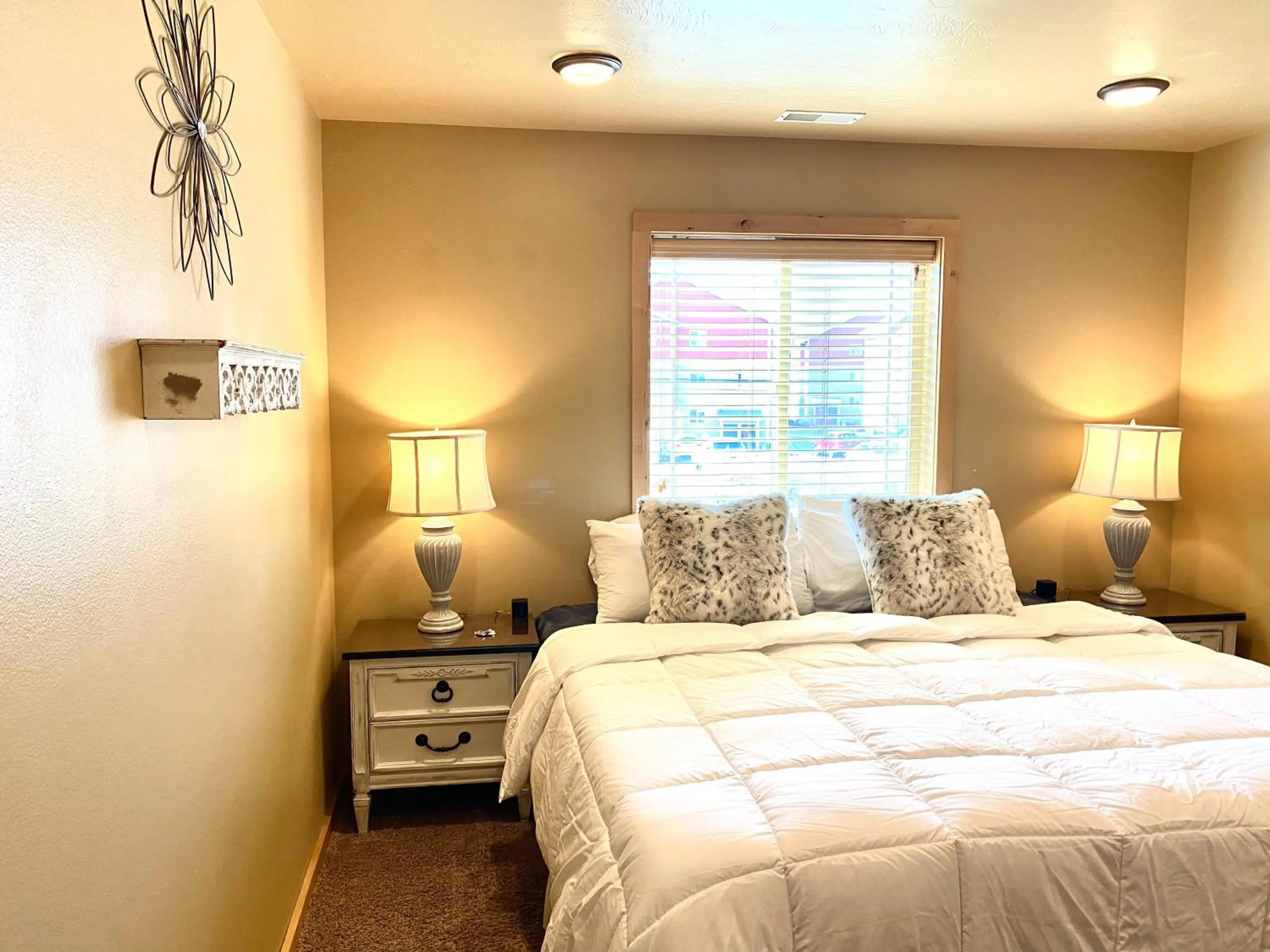 Living room, Bed in The Raspberry Garden Luxury Hotel & Suites