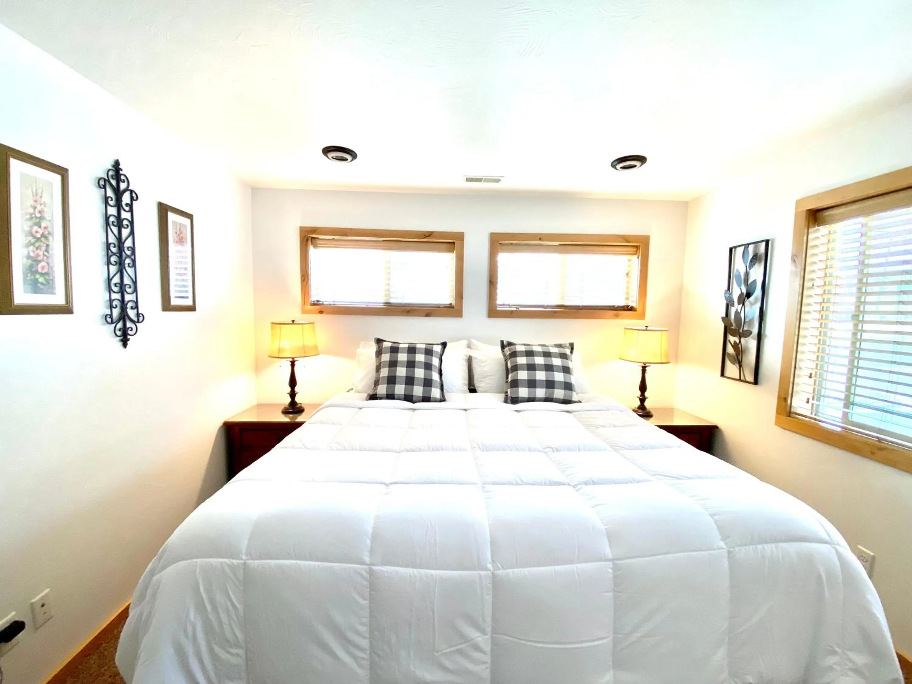 Bedroom, Bed in The Raspberry Garden Luxury Hotel & Suites