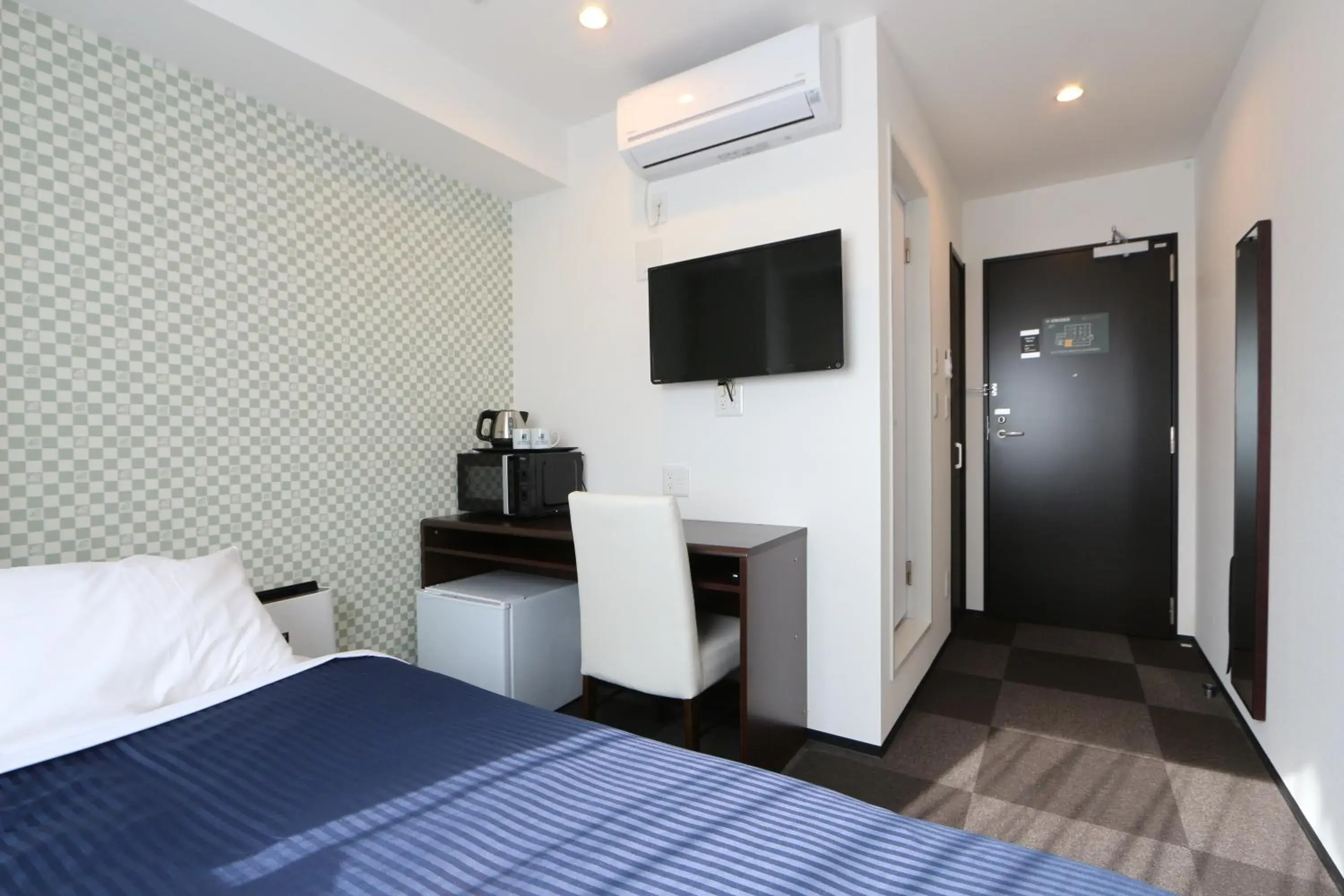 Double room with Small Double Bed - single occupancy - Non-Smoking in HOTEL LiVEMAX Minamihashimoto Ekimae Double room with Small Double Bed - single occupancy - Non-Smoking in HOTEL LiVEMAX Minamihashimoto Ekimae