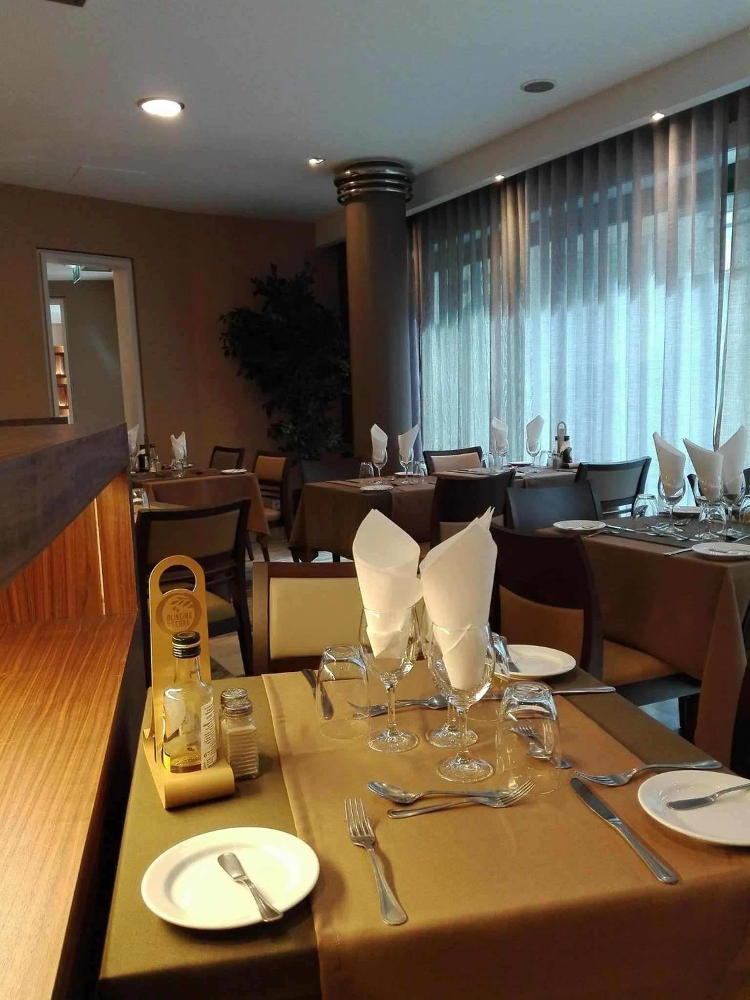 Restaurant/places to eat in Hotel Windsor