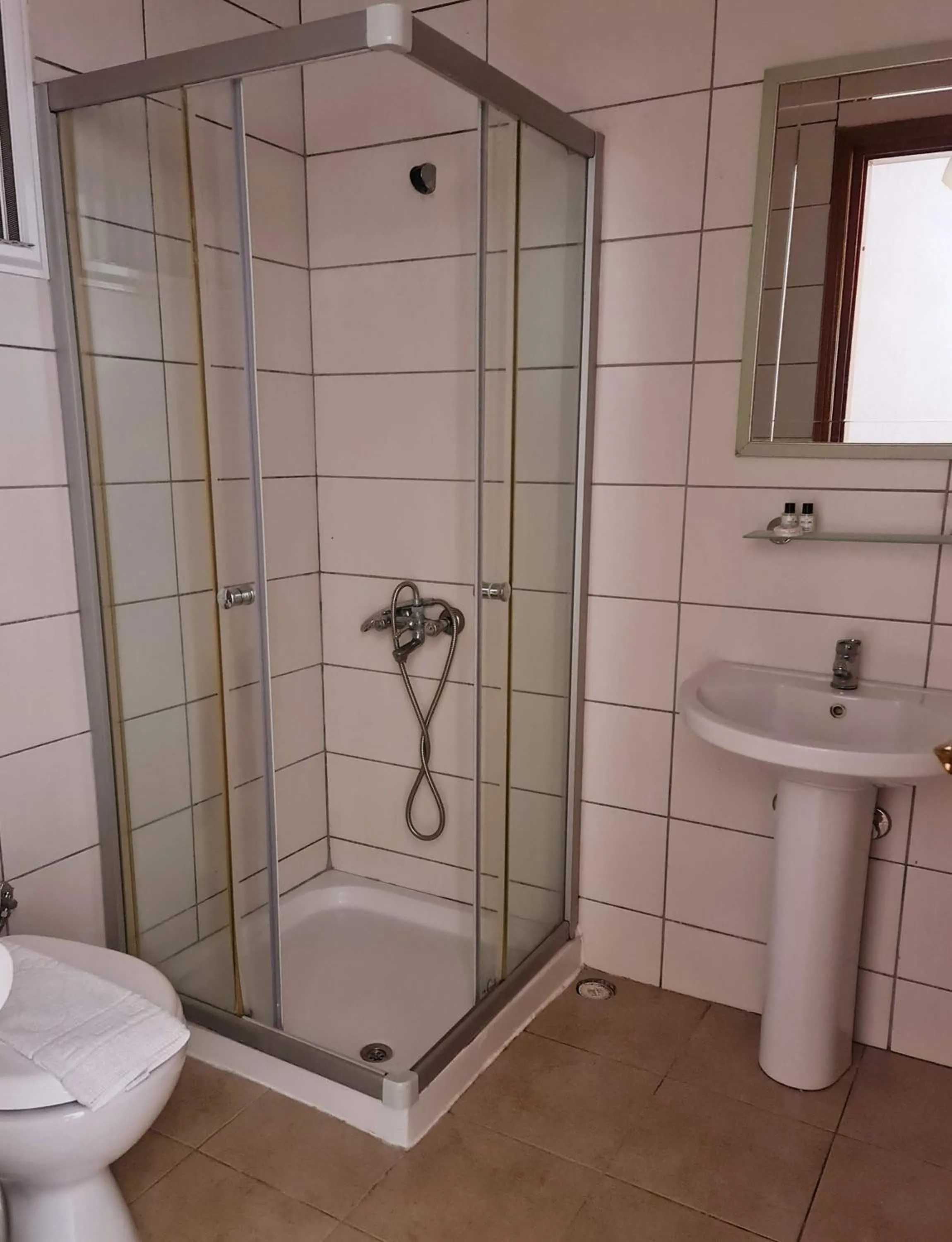 Bathroom in Nagi Beach Hotel