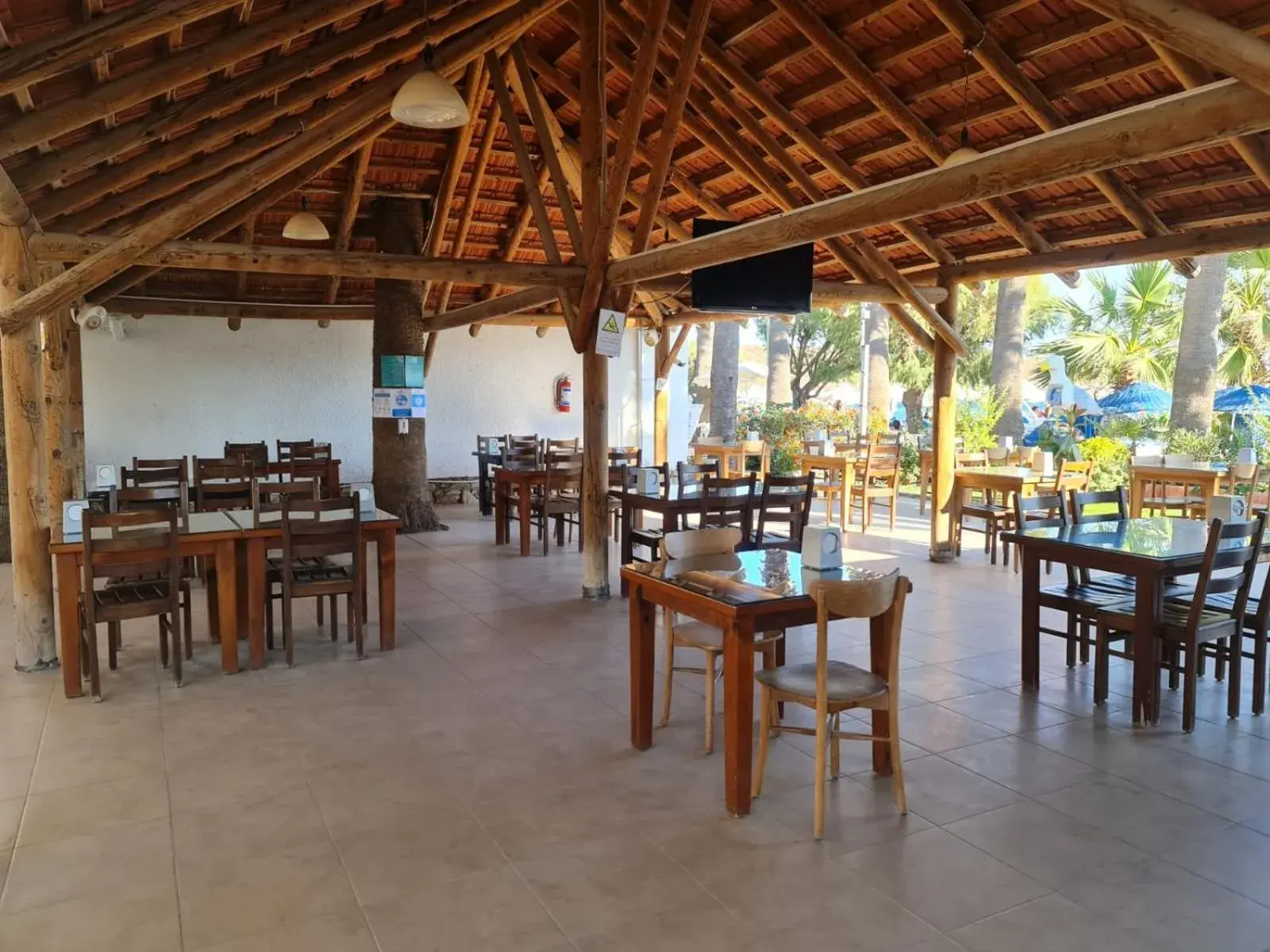 Restaurant/places to eat in Nagi Beach Hotel Restaurant/places to eat in Nagi Beach Hotel