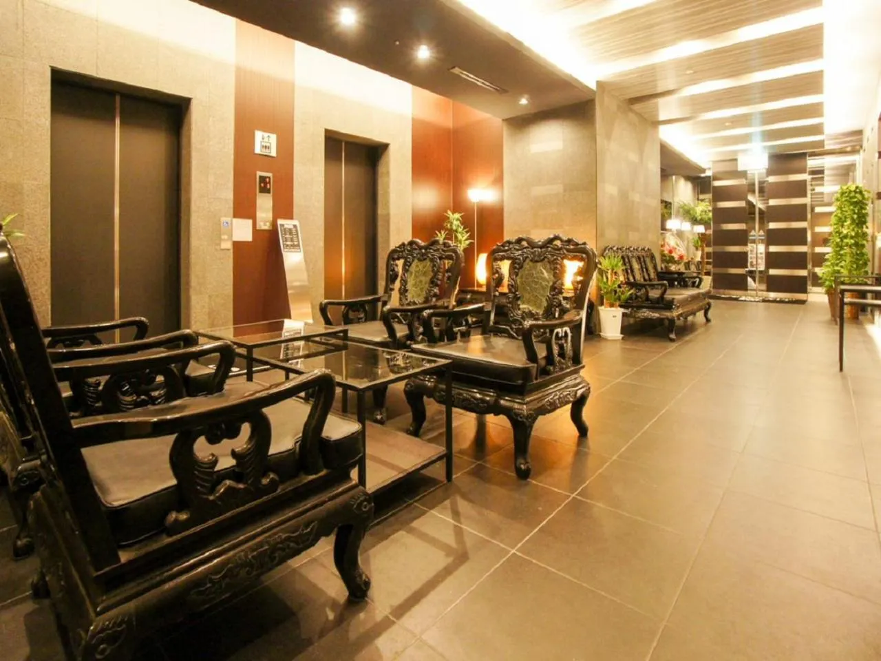 Lobby or reception in HOTEL LiVEMAX Yokohama Motomachi Ekimae
