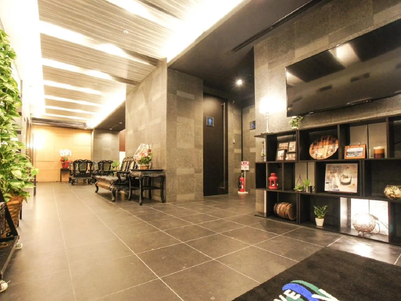 Lobby or reception in HOTEL LiVEMAX Yokohama Motomachi Ekimae