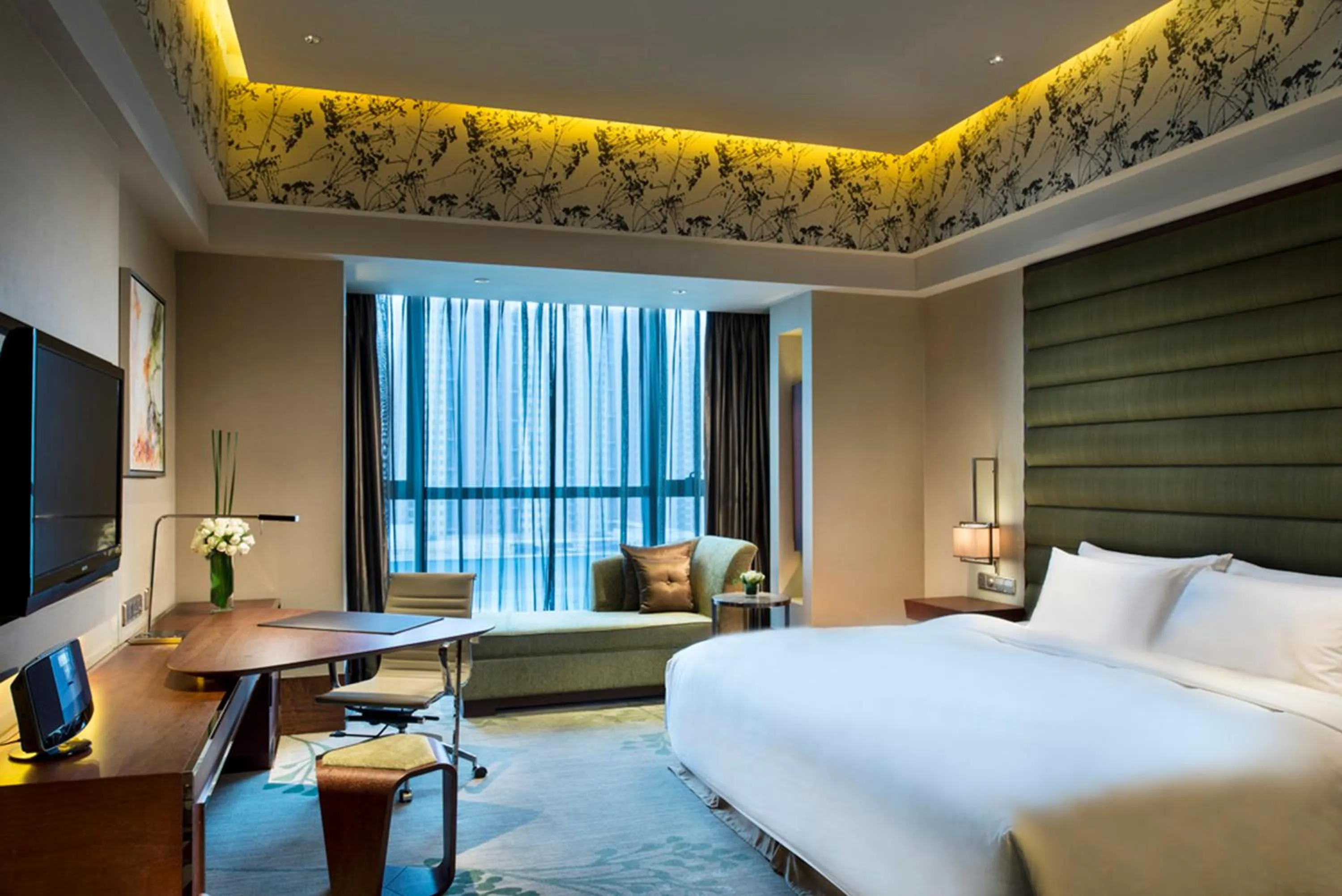 Bed in Crowne Plaza Hefei by IHG