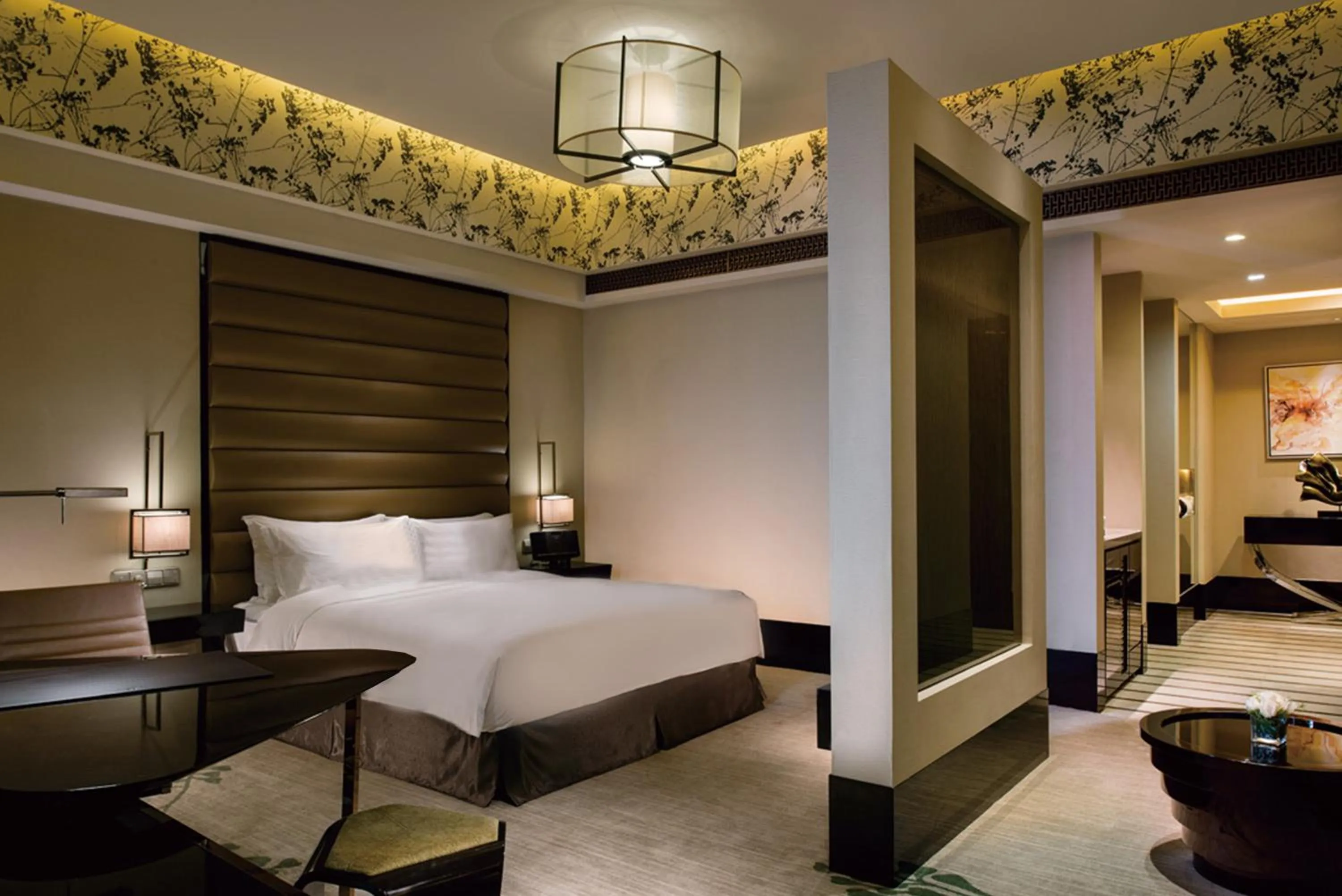Bed in Crowne Plaza Hefei by IHG