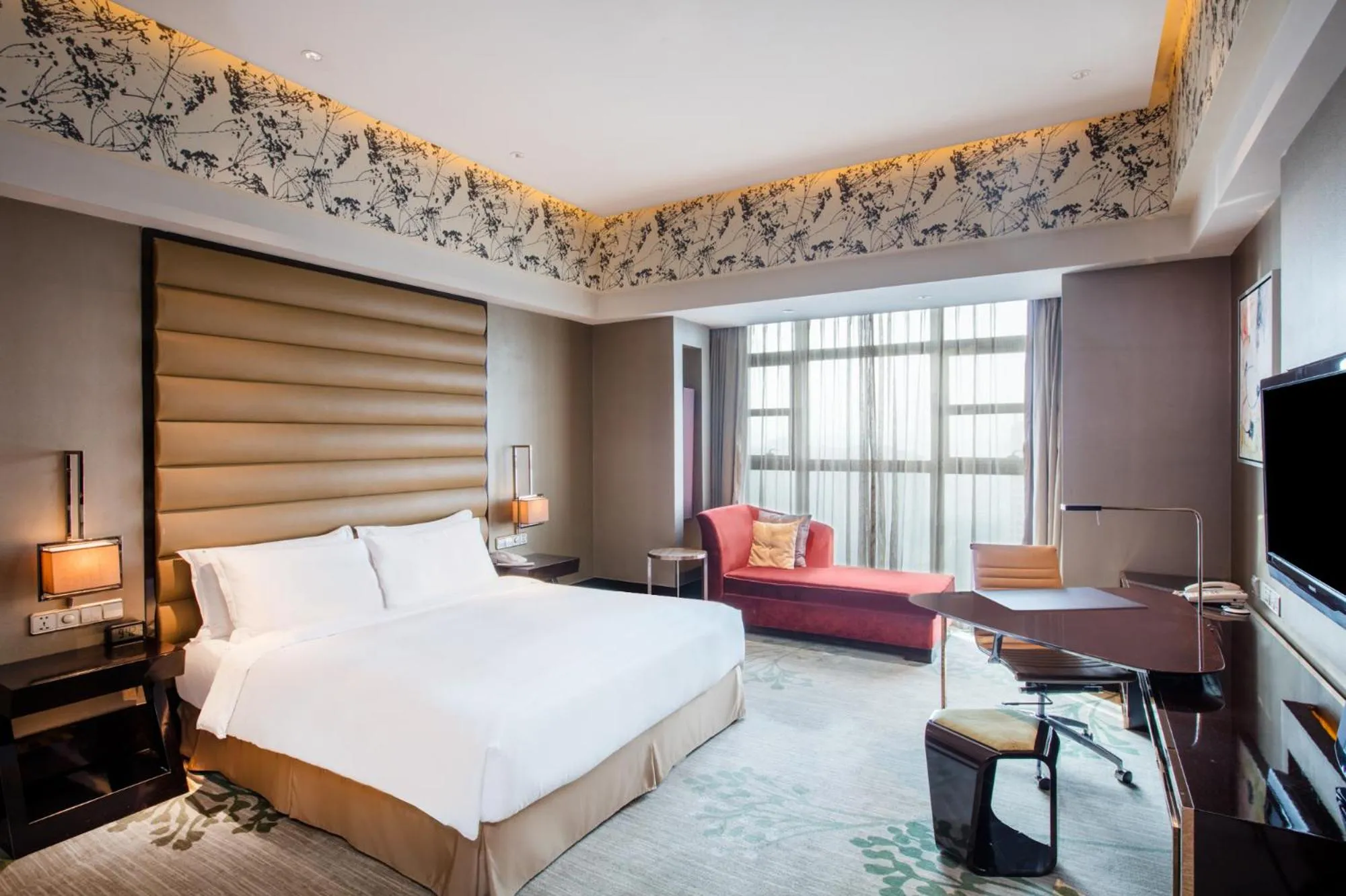 Bed in Crowne Plaza Hefei by IHG