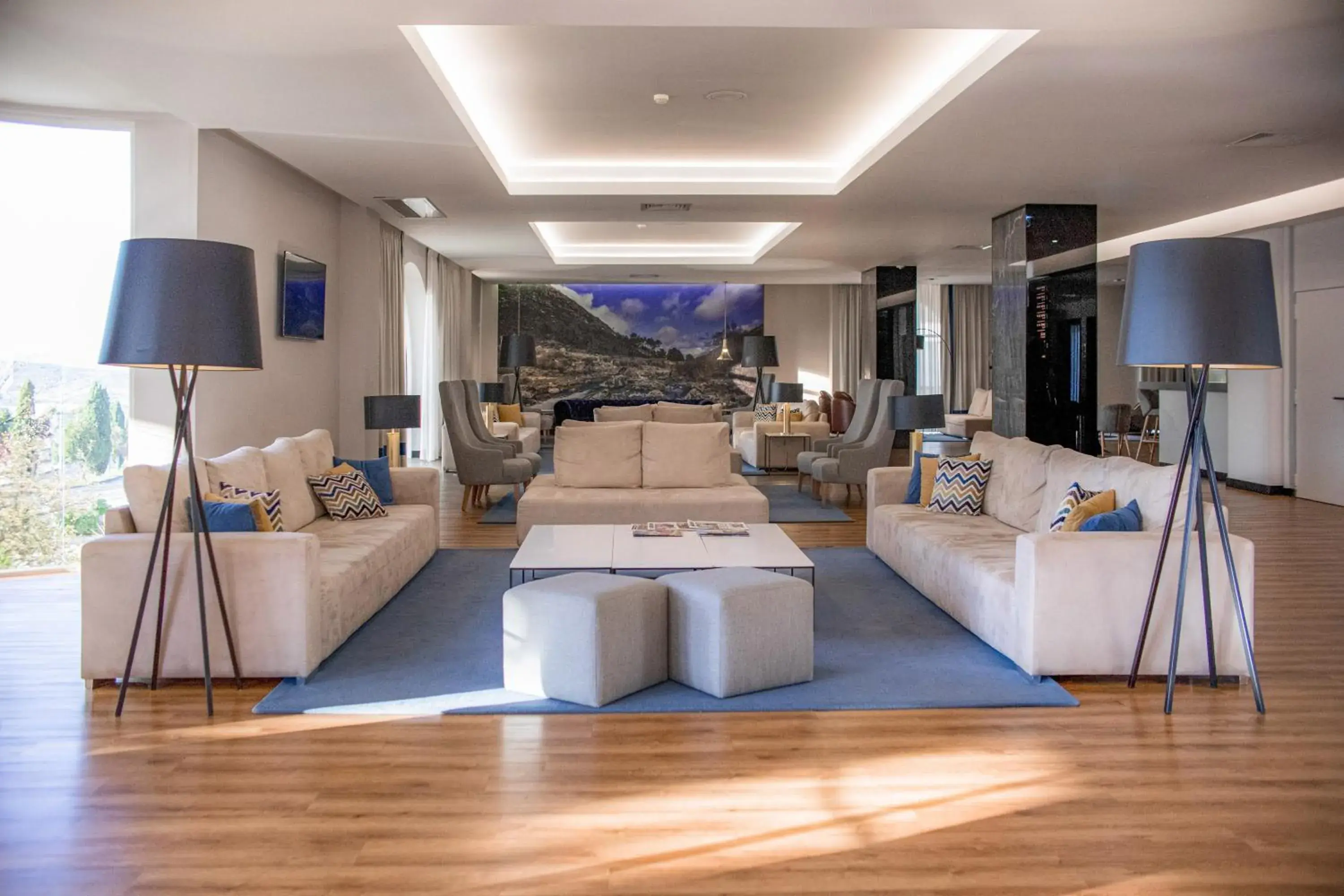 Lobby or reception in Hotel Covilhã Dona Maria Affiliated by Meliá Lobby or reception in Hotel Covilhã Dona Maria Affiliated by Meliá