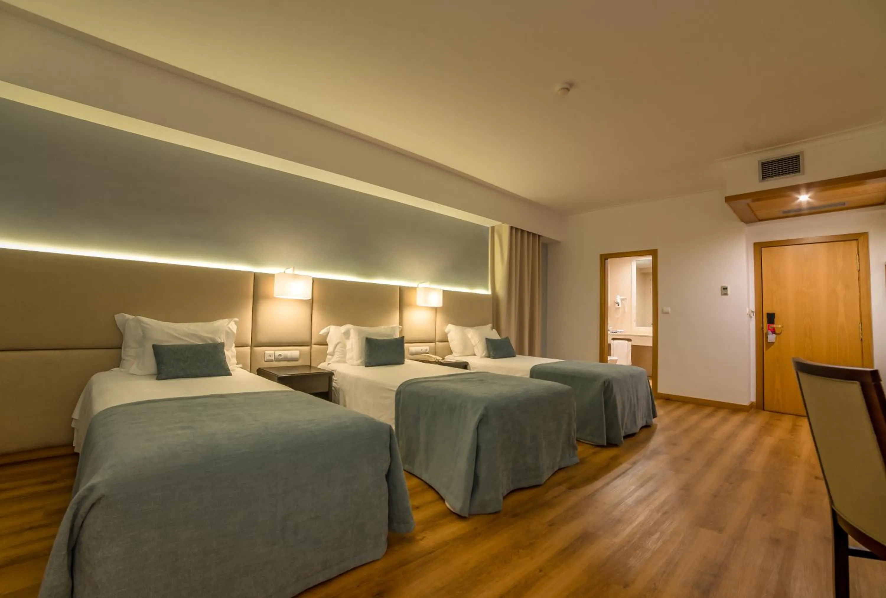 Bedroom, Bed in Hotel Covilhã Dona Maria Affiliated by Meliá