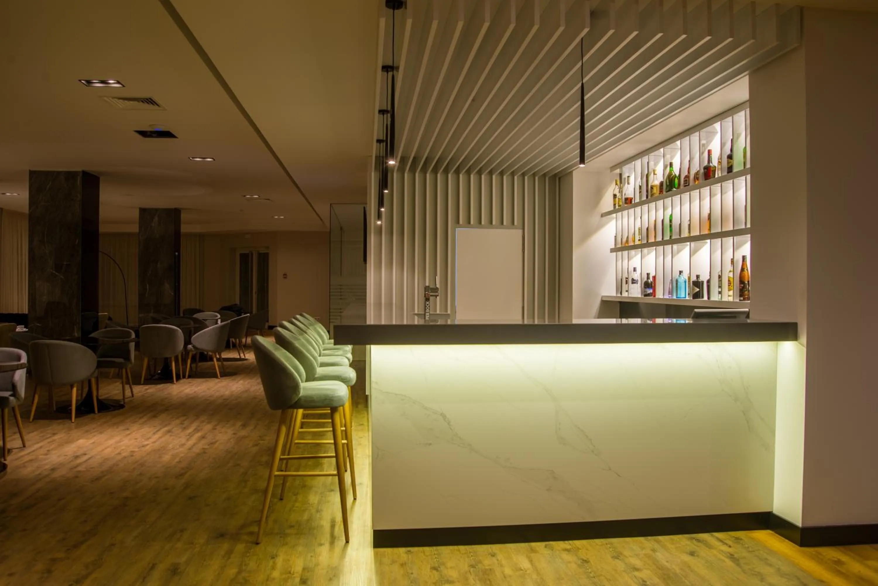 Lounge or bar in Hotel Covilhã Dona Maria Affiliated by Meliá