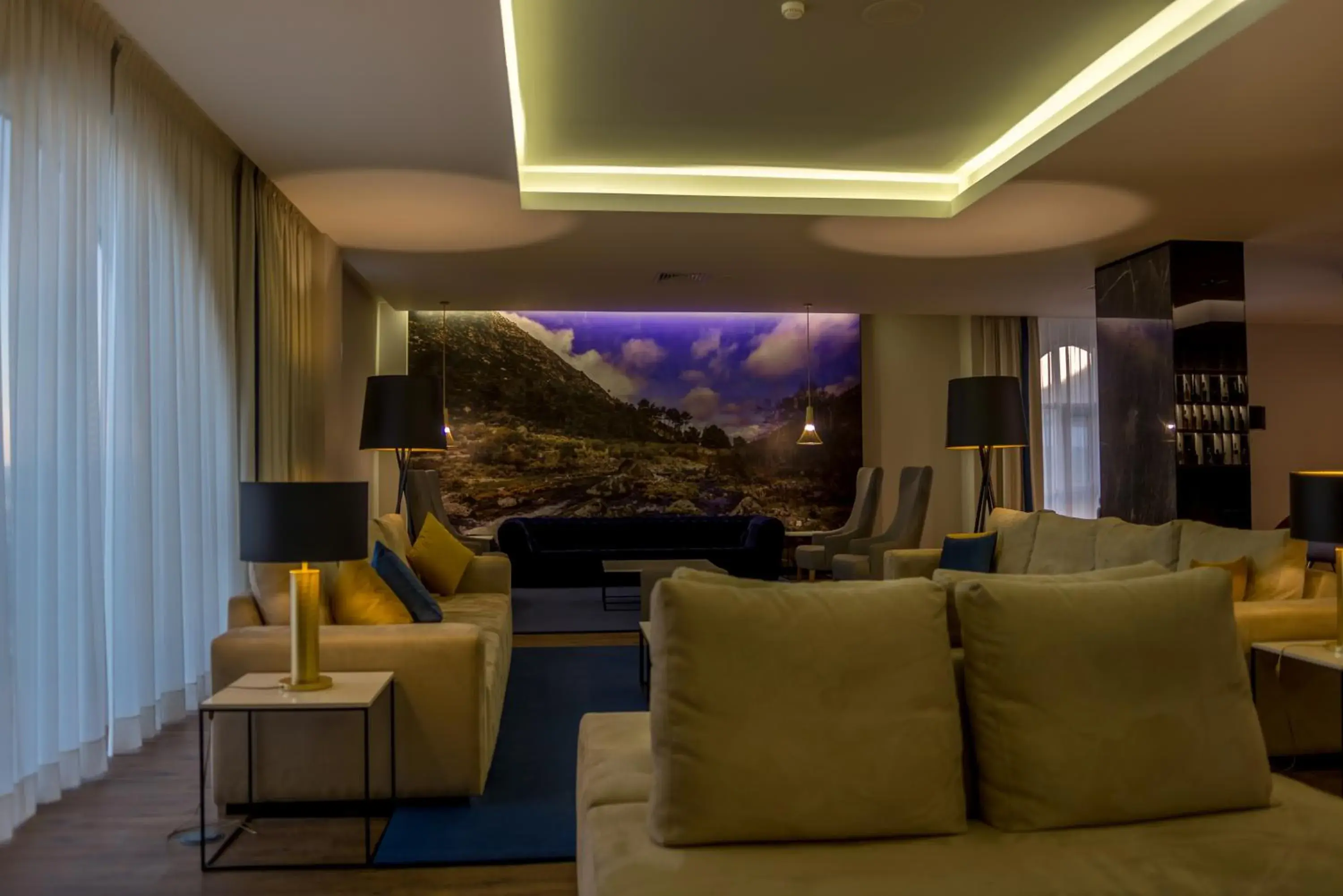 Lounge or bar in Hotel Covilhã Dona Maria Affiliated by Meliá Lounge or bar in Hotel Covilhã Dona Maria Affiliated by Meliá