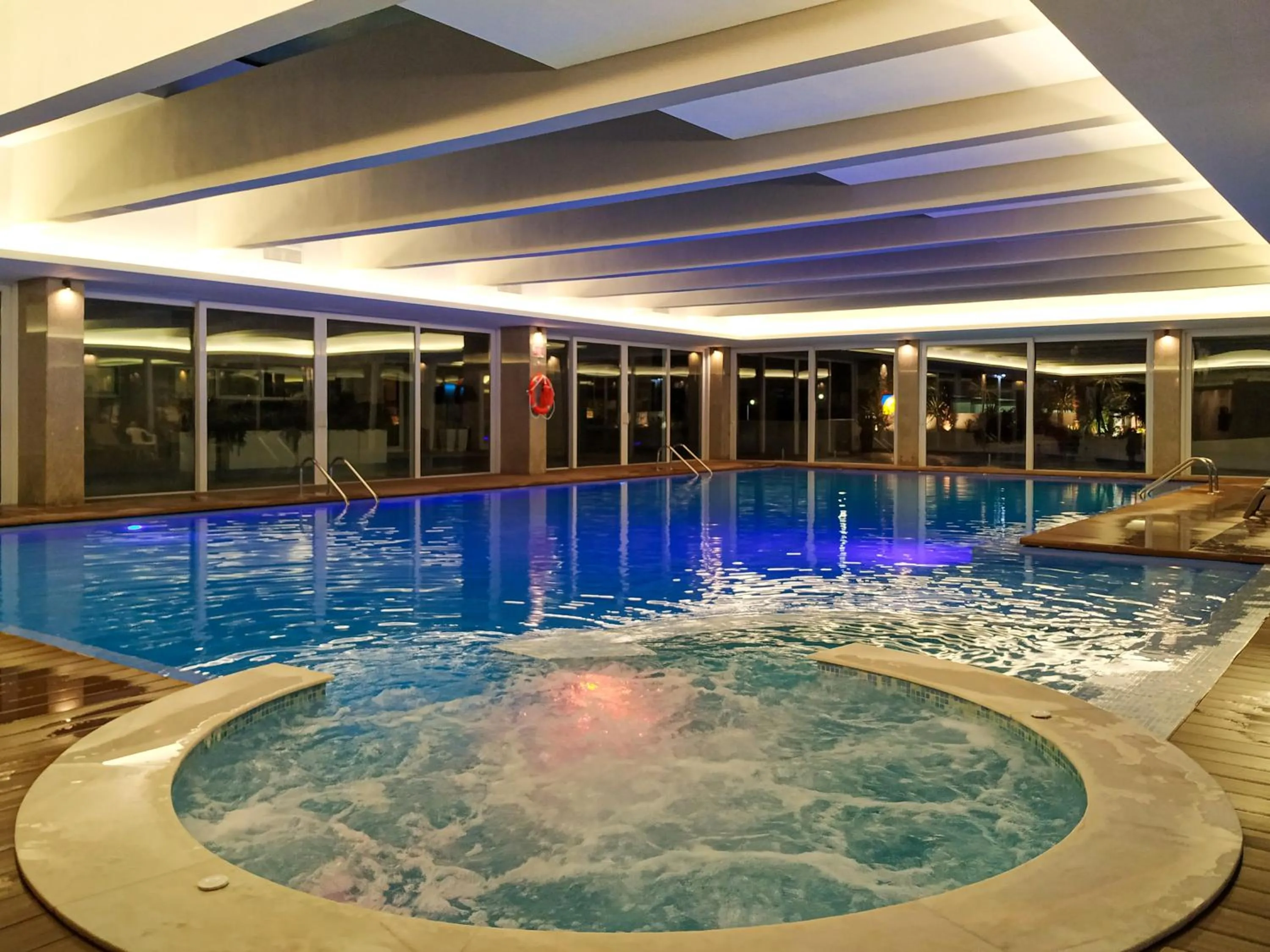 Swimming pool in Hotel Covilhã Dona Maria Affiliated by Meliá