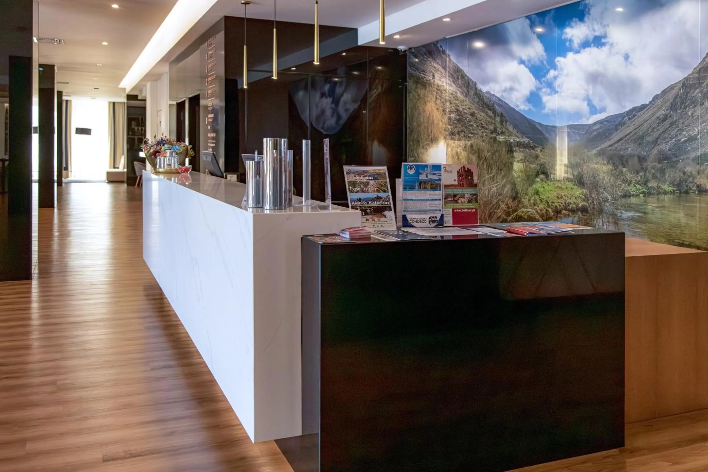 Lobby or reception in Hotel Covilhã Dona Maria Affiliated by Meliá