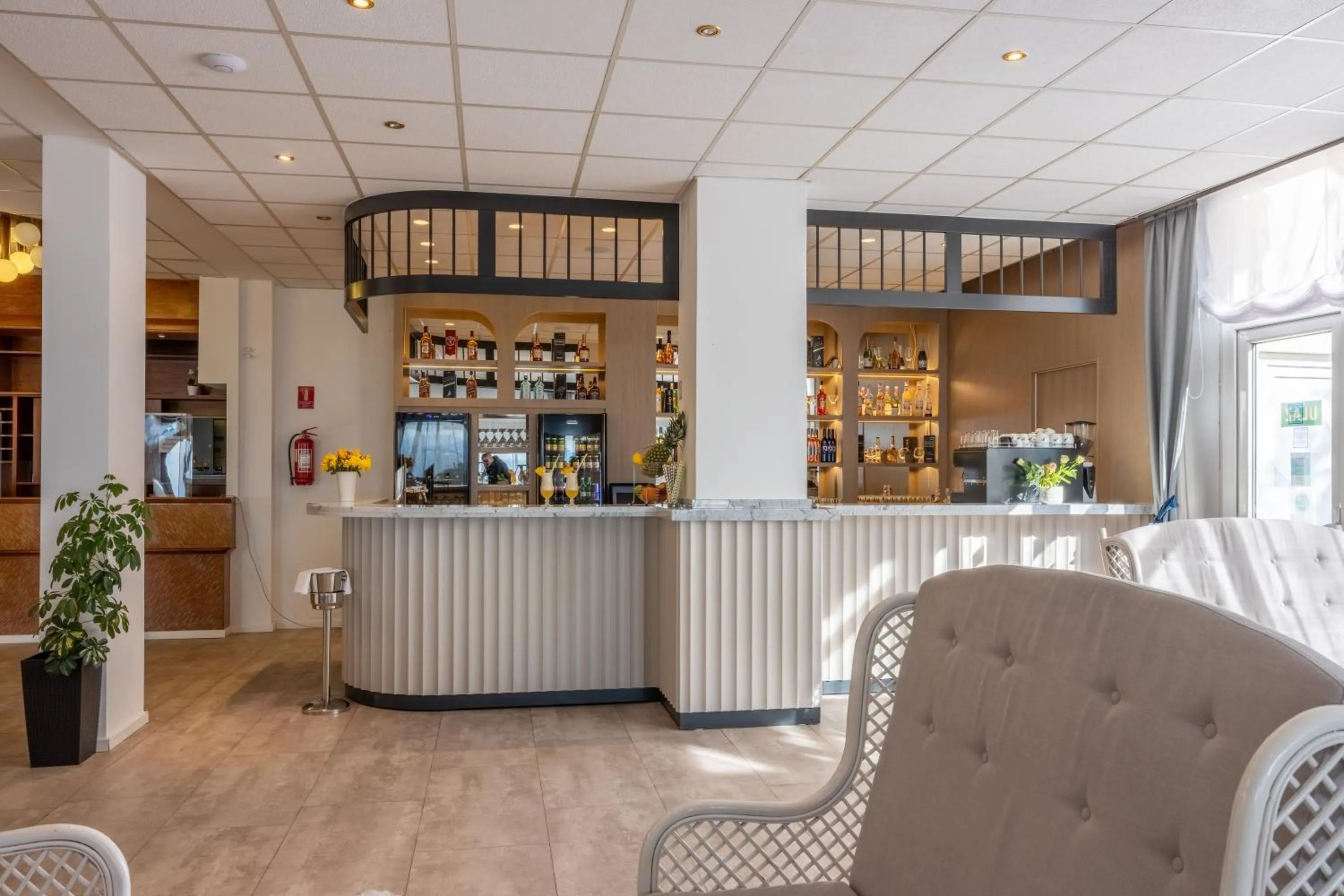 Lounge or bar in Mediteran Maradiso Hotel by Aminess