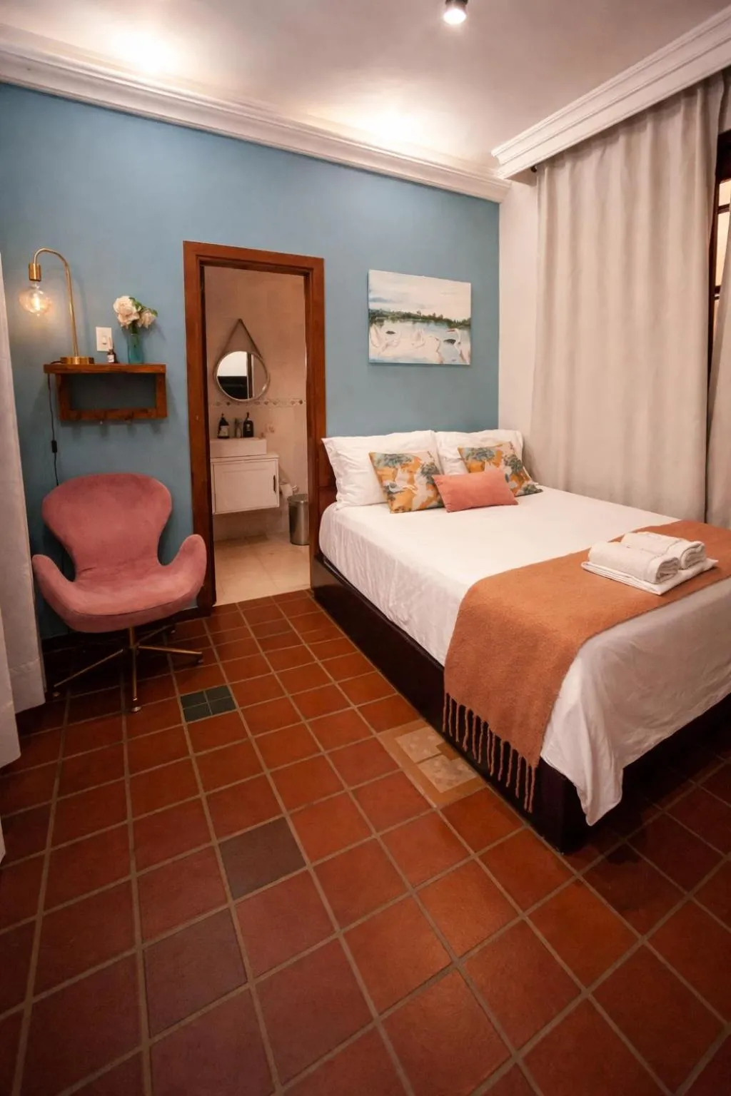 Double Room with Private Bathroom - single occupancy in Casa Isabelita