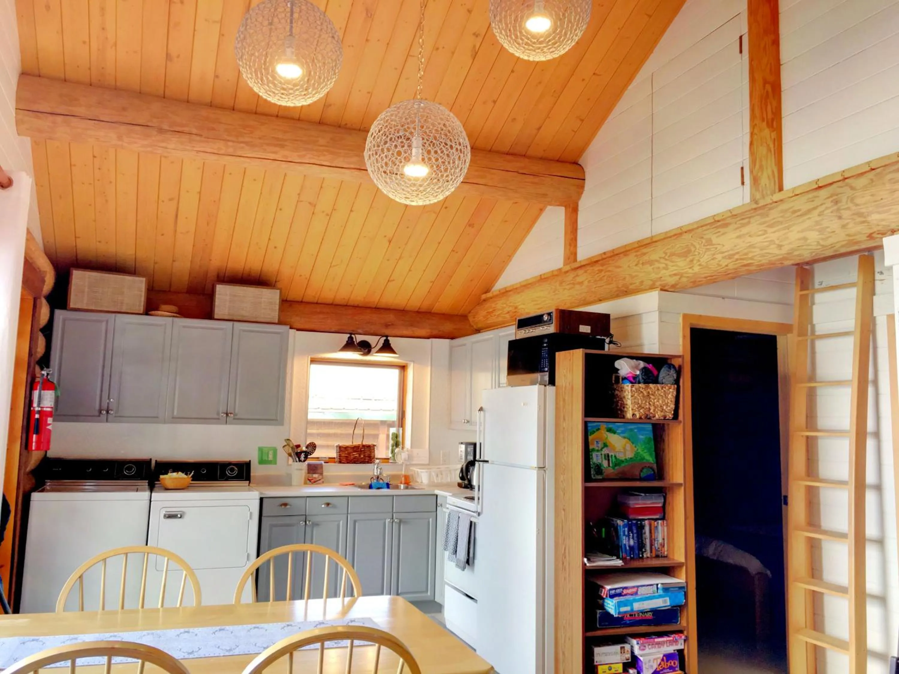 Kitchen or kitchenette in The Beach House Texada - Oceanfront Cabin