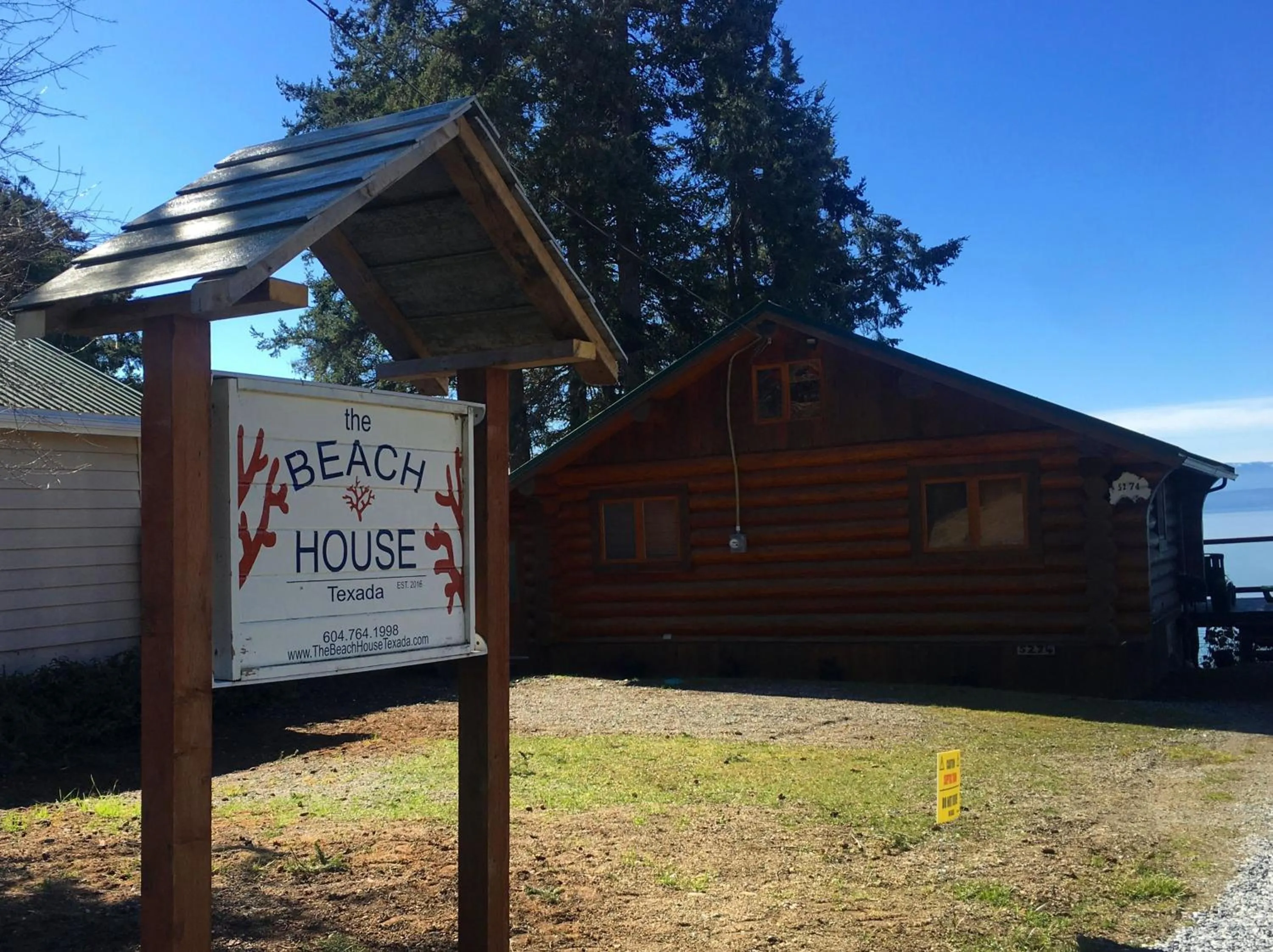 Property building in The Beach House Texada - Oceanfront Cabin