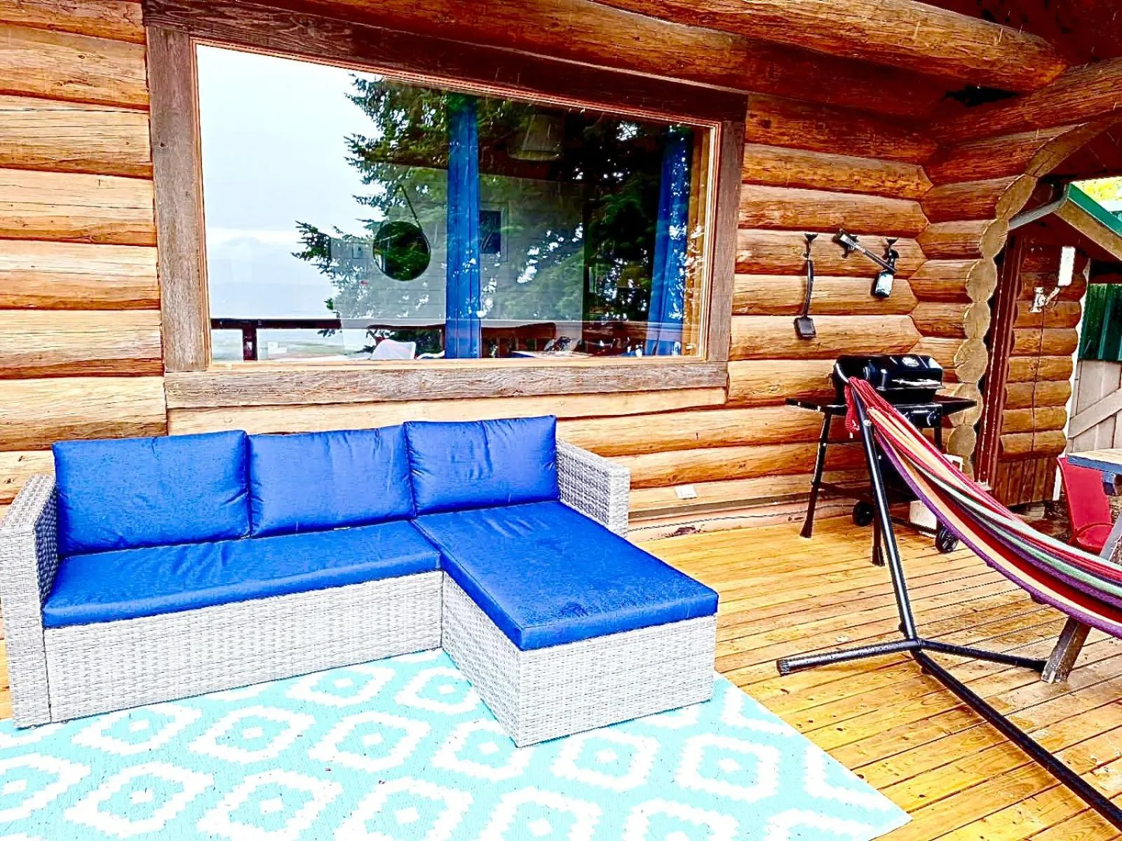 Patio in The Beach House Texada - Oceanfront Cabin