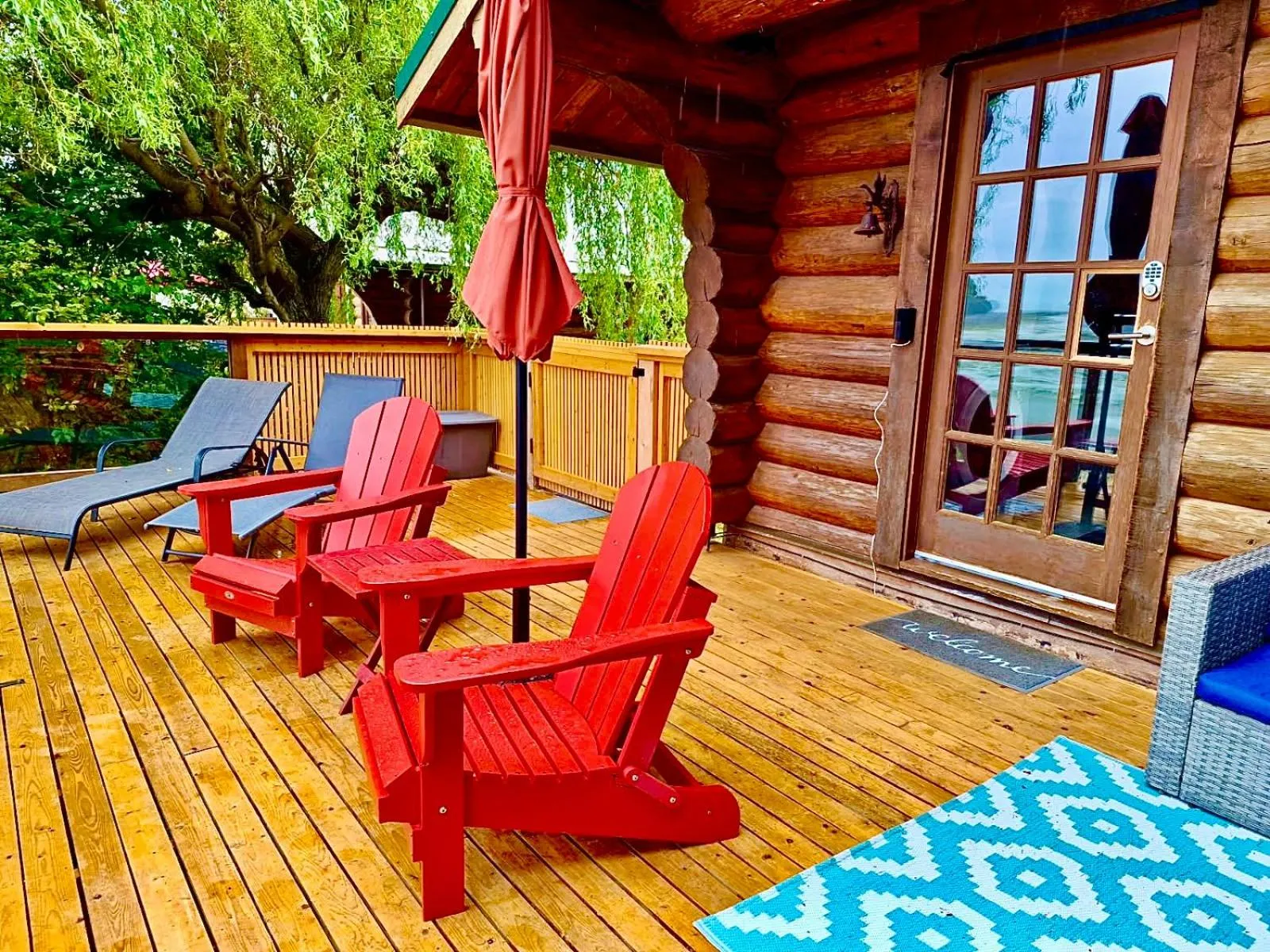 Patio in The Beach House Texada - Oceanfront Cabin