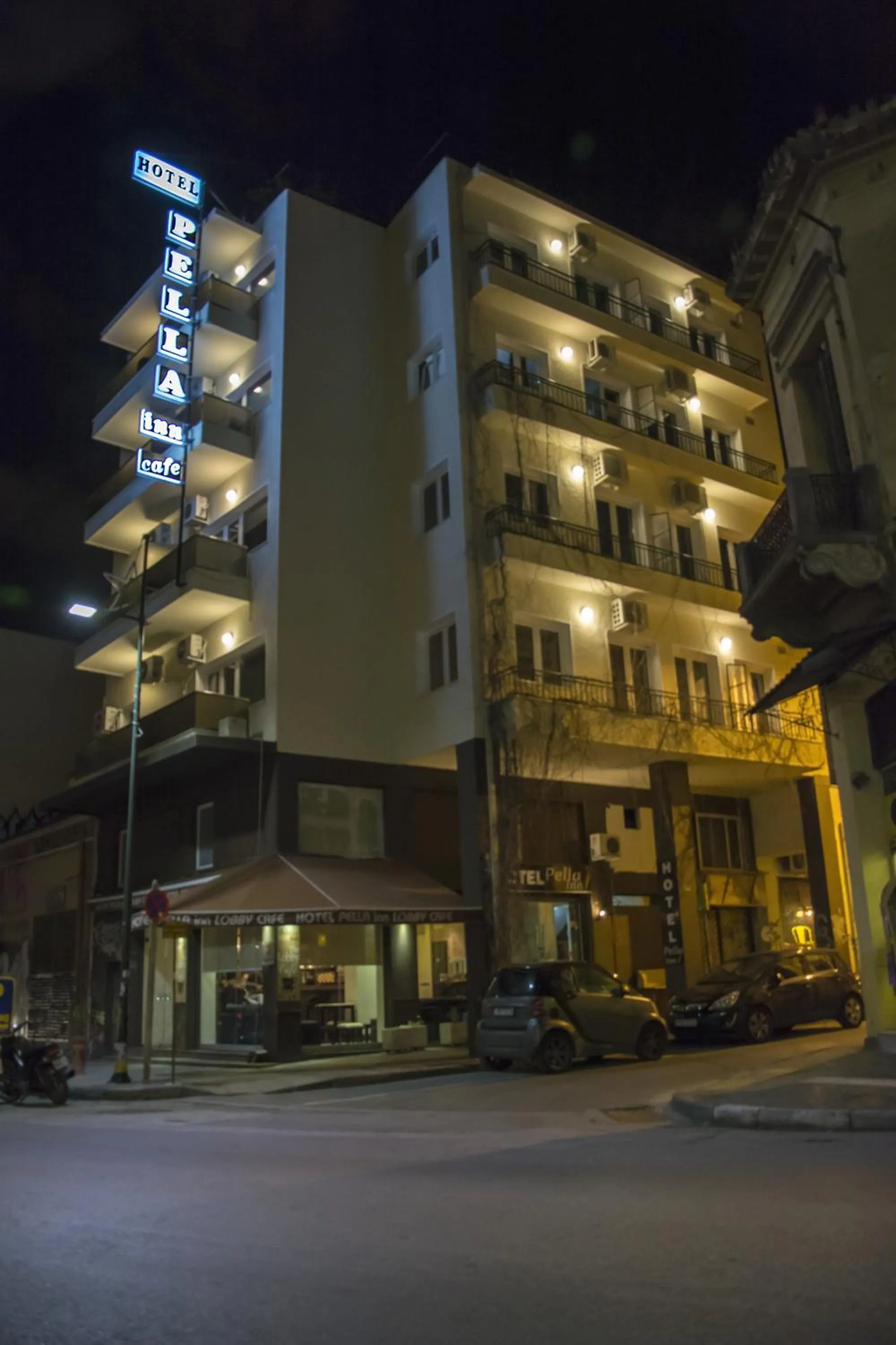 Facade/entrance in Pella Inn Hostel