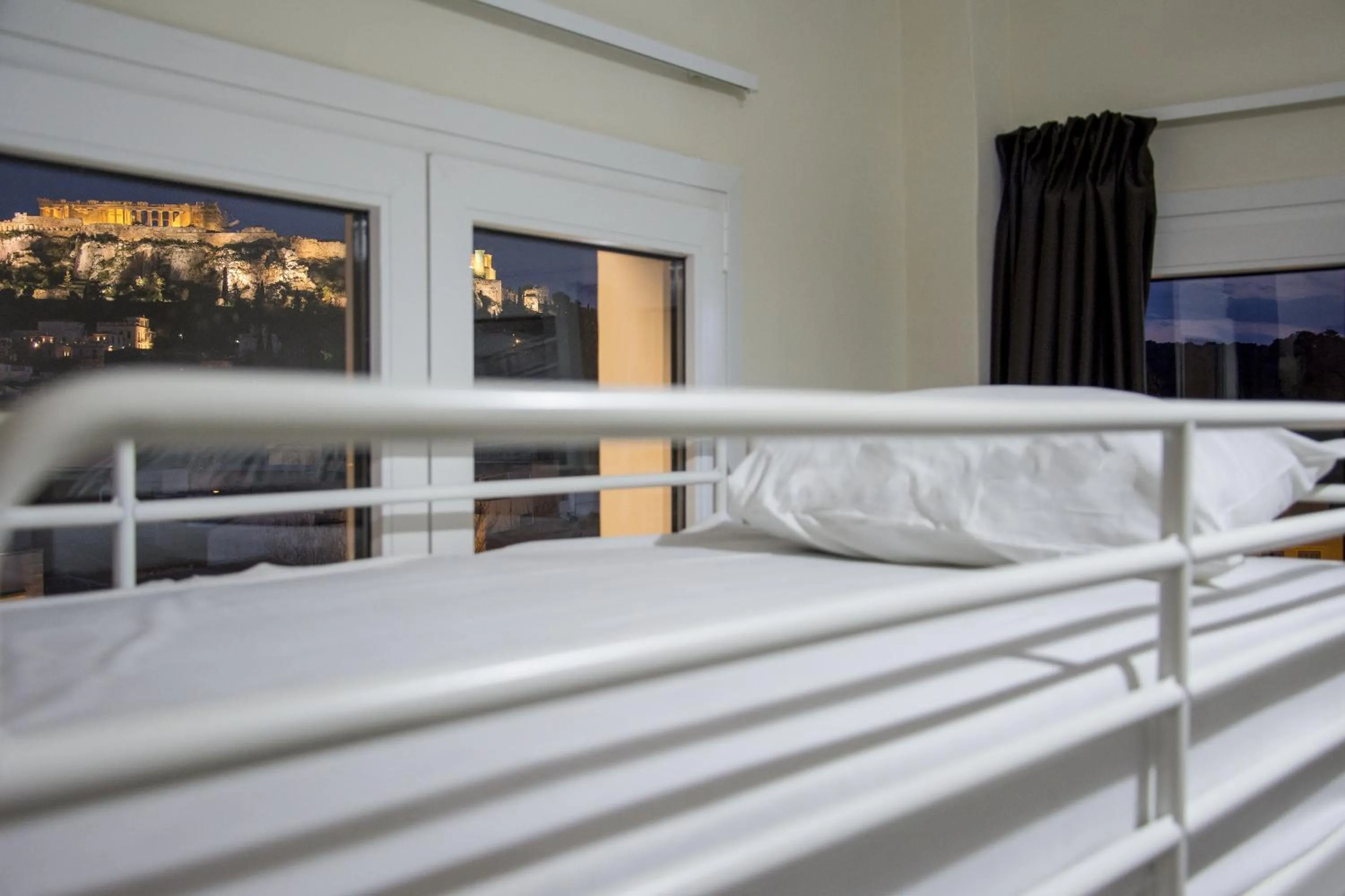 Bed in Pella Inn Hostel