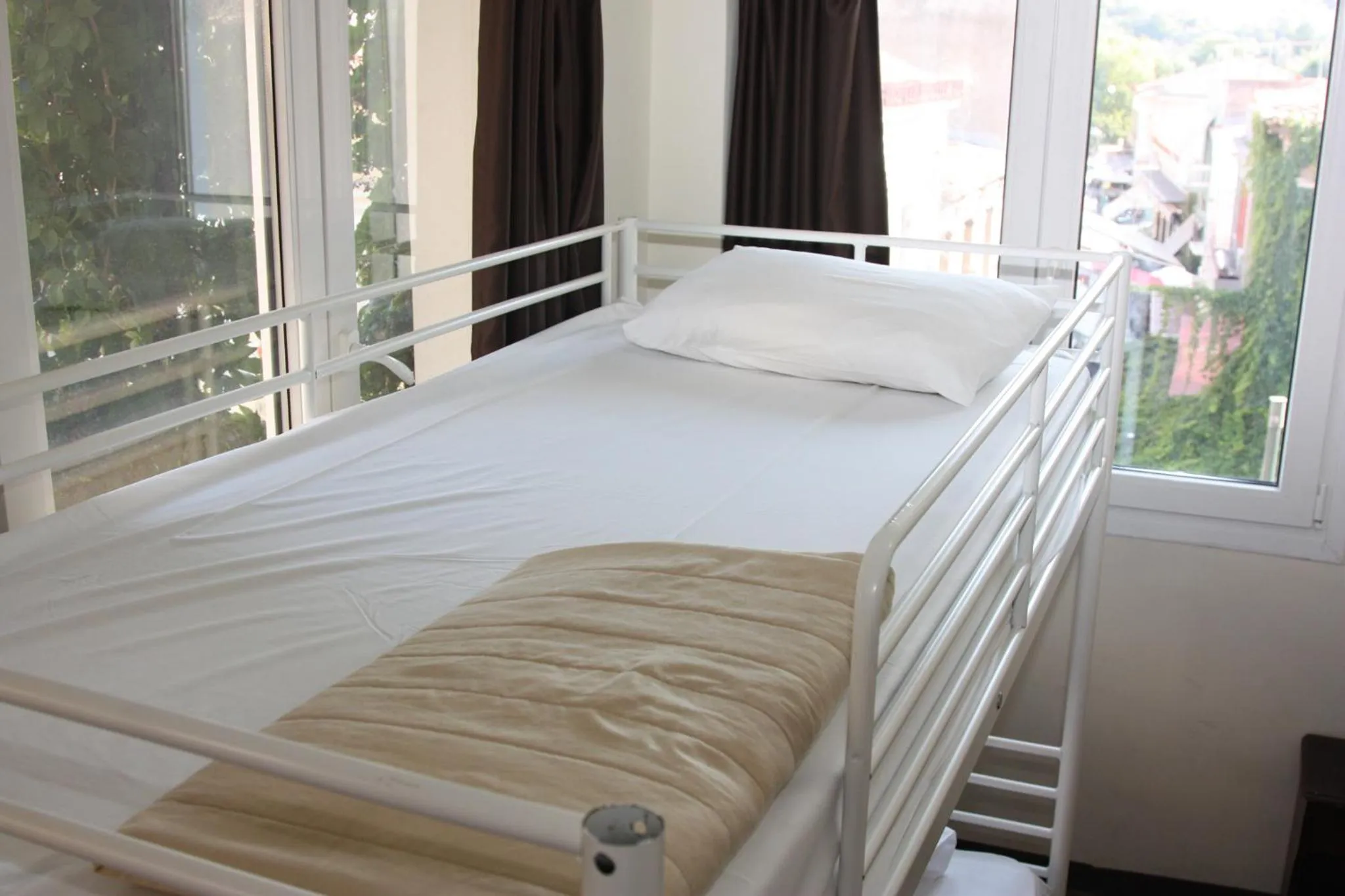 Bed in Pella Inn Hostel