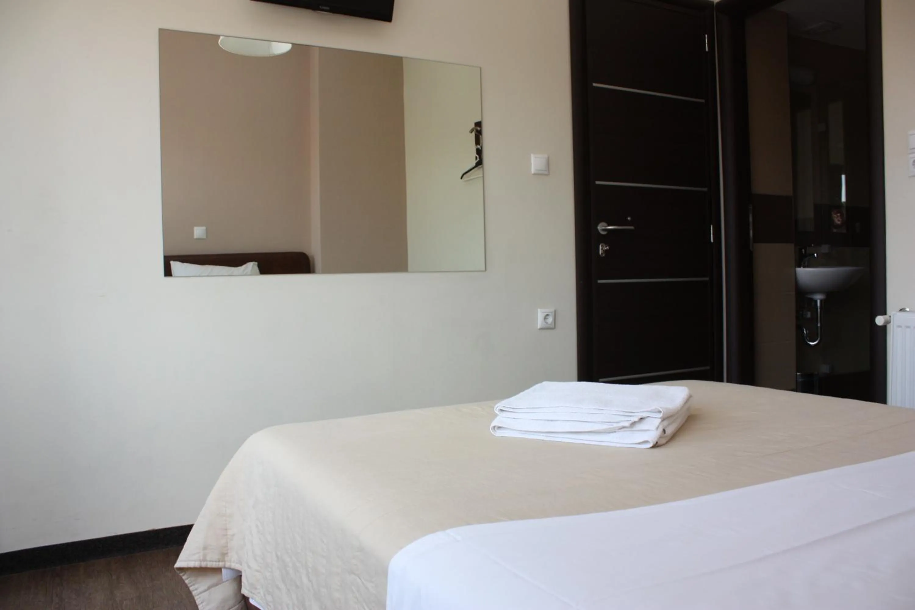 Bed in Pella Inn Hostel