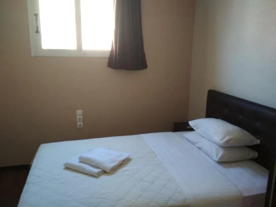 Bed in Pella Inn Hostel