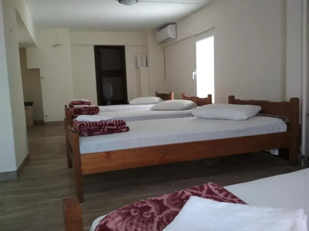 Bunk Bed in Mixed Dormitory Room in Pella Inn Hostel Bunk Bed in Mixed Dormitory Room in Pella Inn Hostel