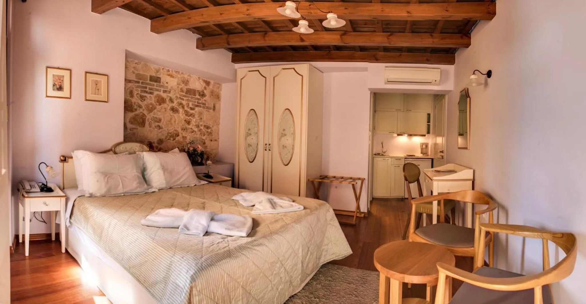 Photo of the whole room, Bed in Palazzo Duca