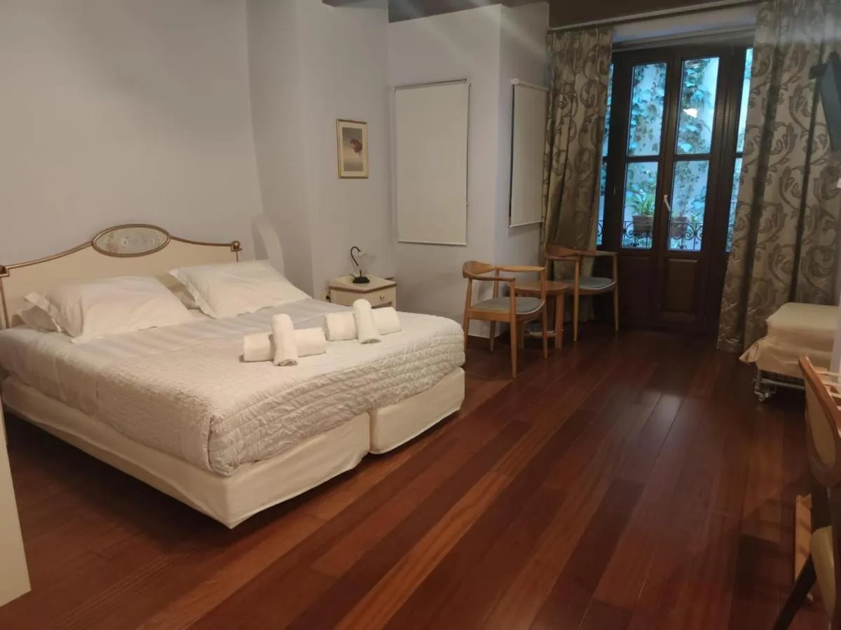 Photo of the whole room, Bed in Palazzo Duca