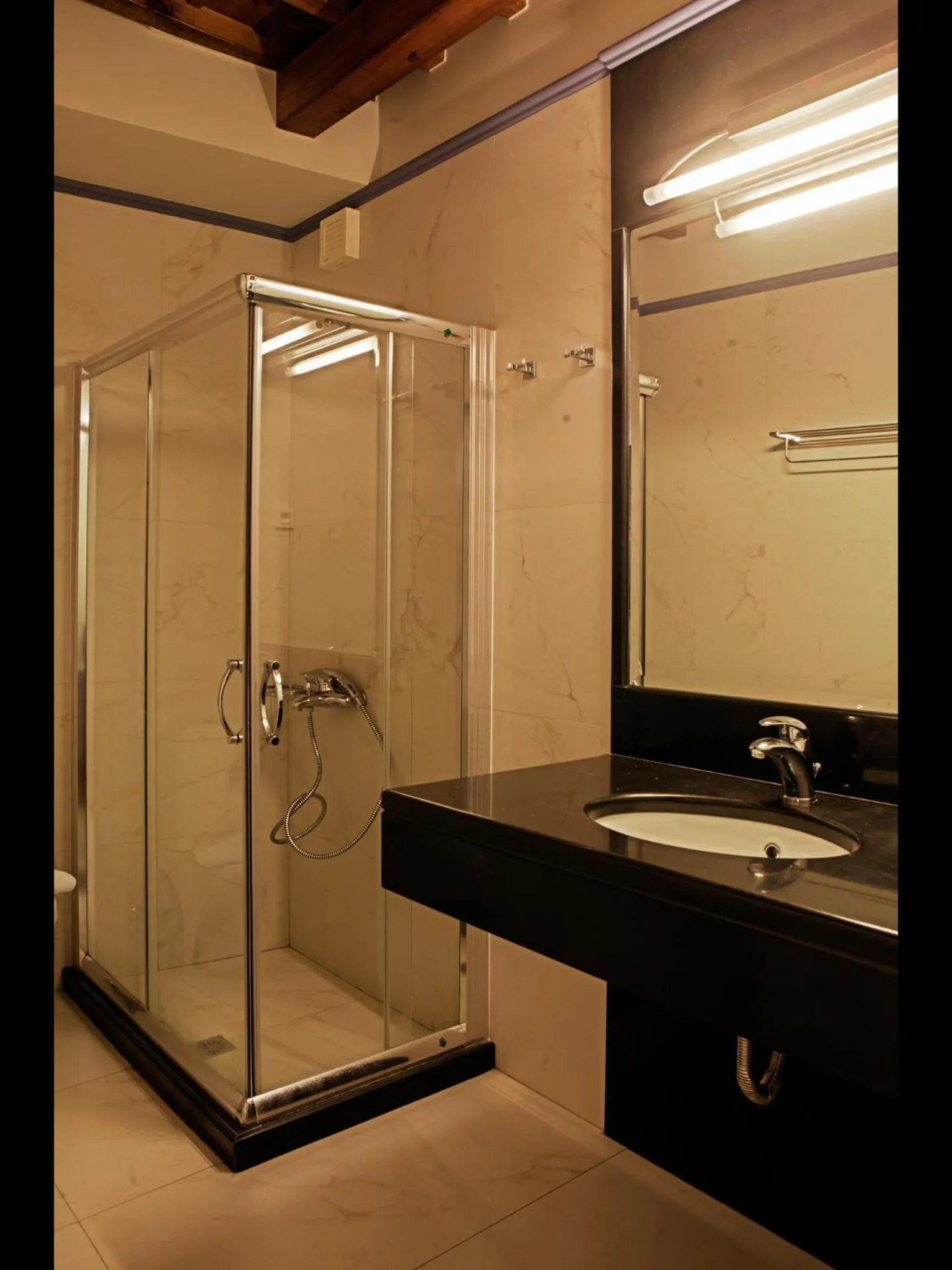 Shower in Palazzo Duca