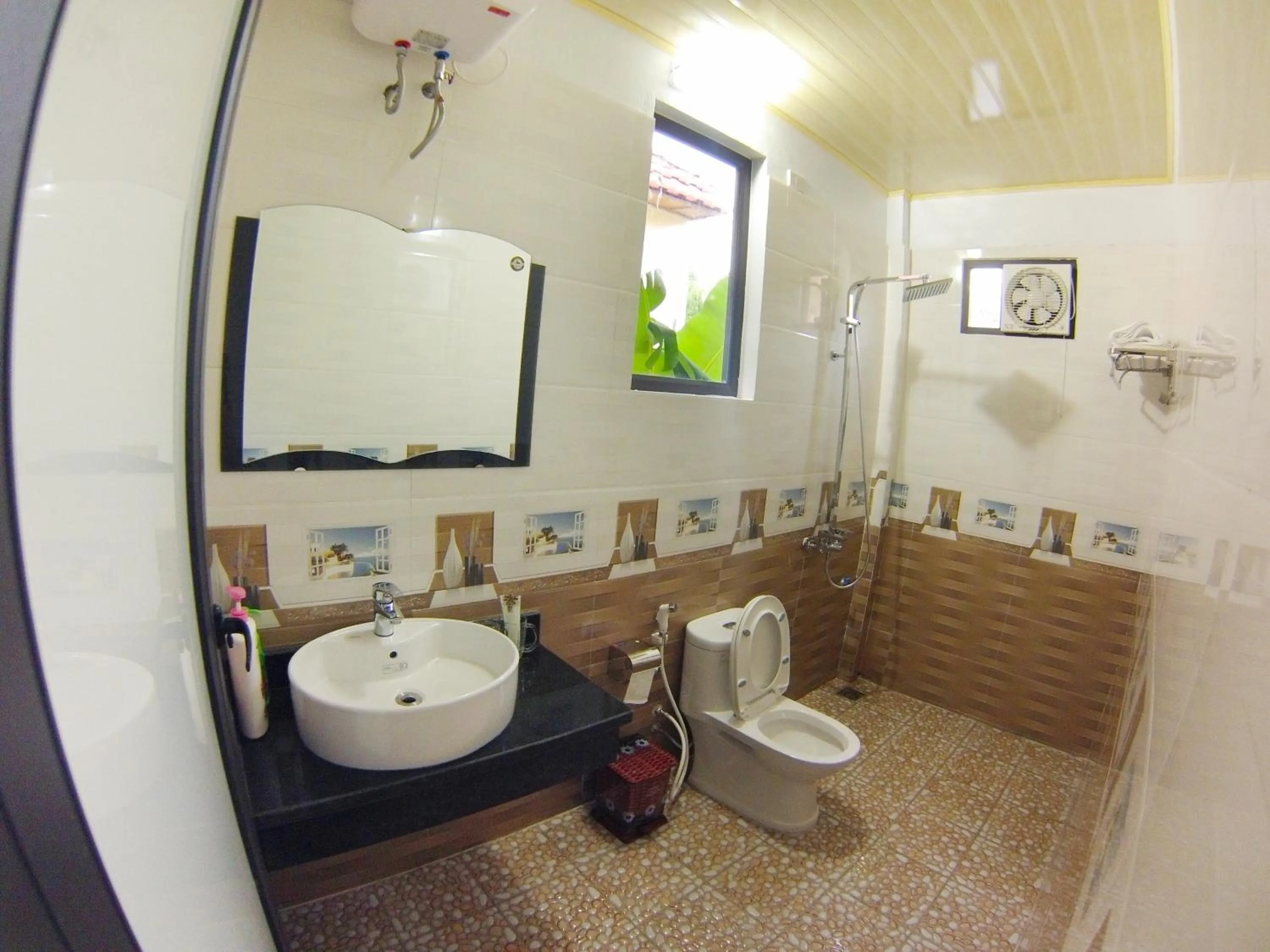 Shower in Moc An Village Tam Coc - Ninh Binh