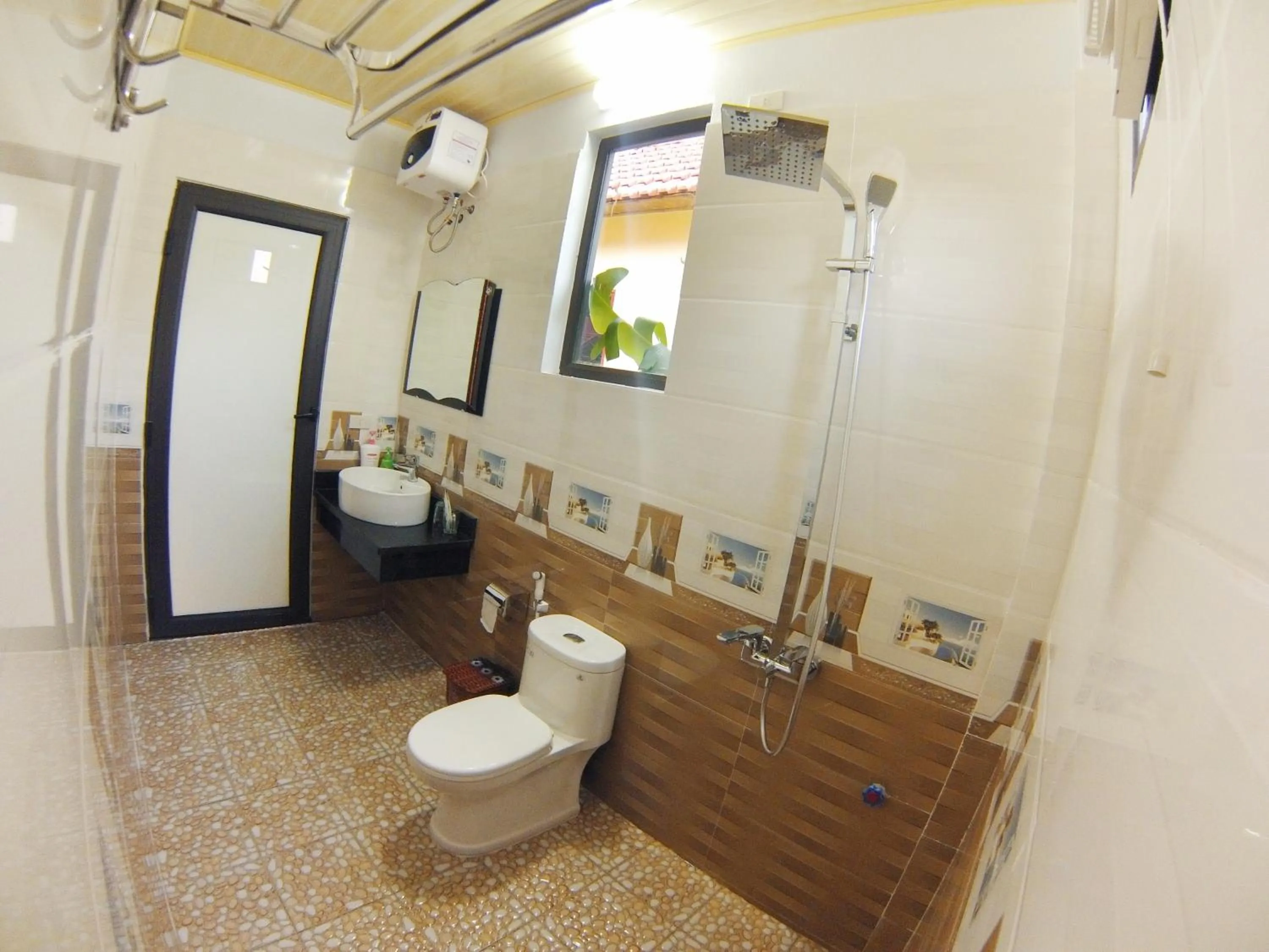 Shower in Moc An Village Tam Coc - Ninh Binh